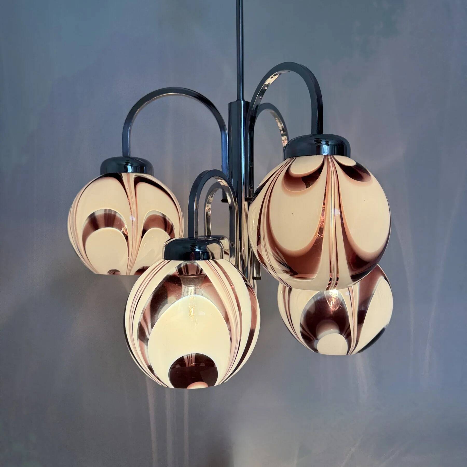 XL Italian purple and white Murano glass swirl chandelier, 1970s