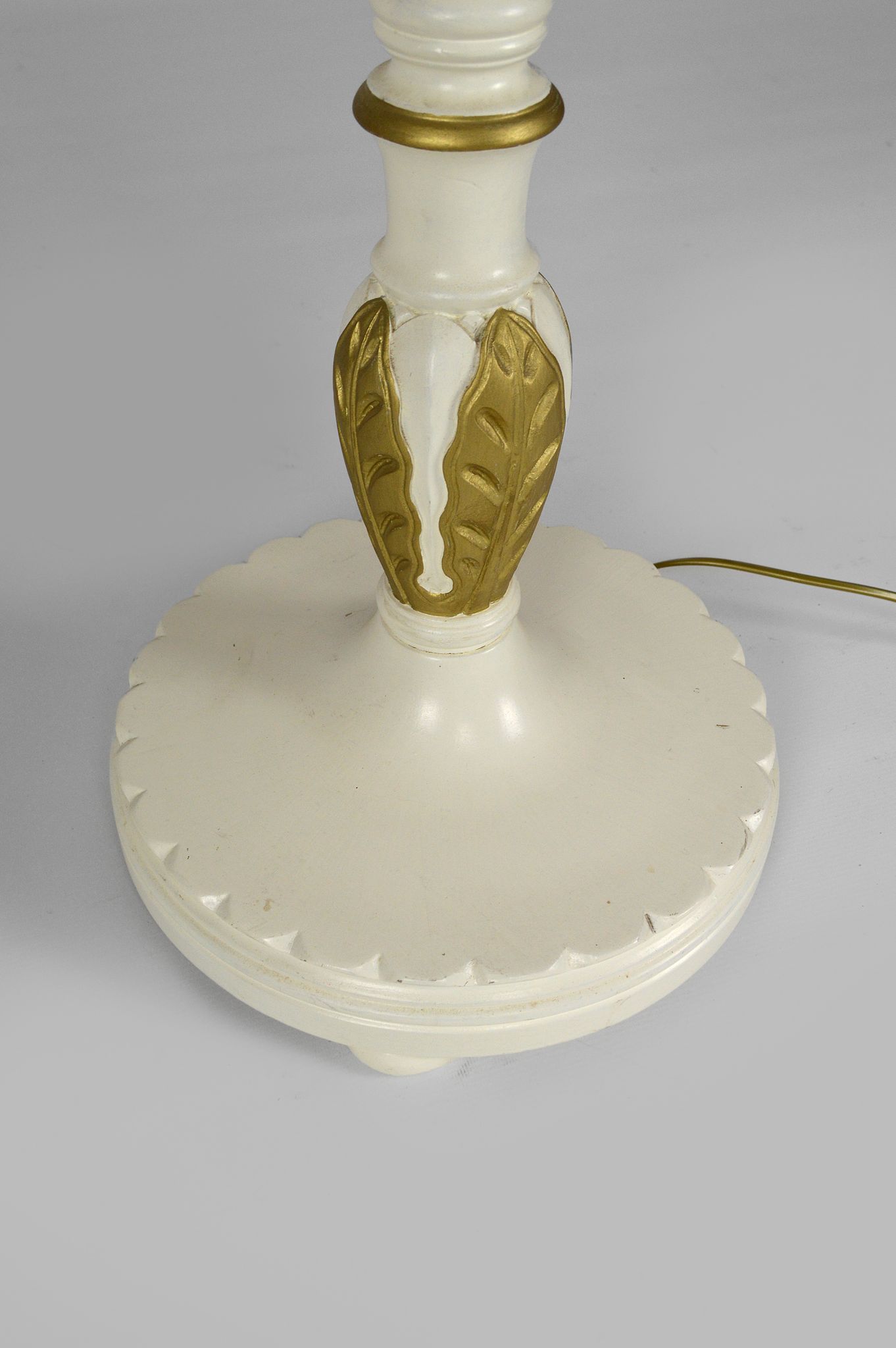 Art Deco floor lamp in white and gilded painted wood, 1925