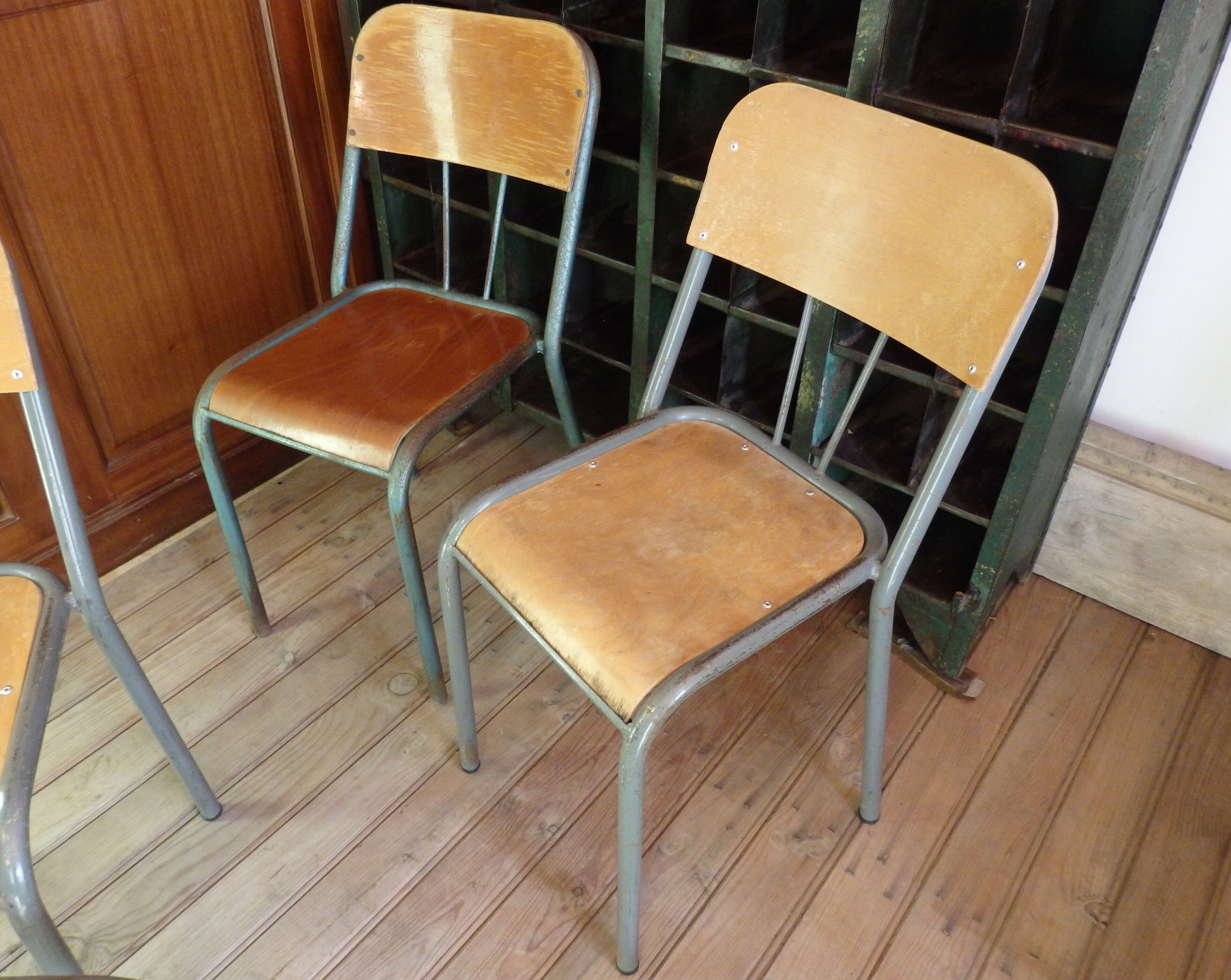 Set of 4 chairs of school children