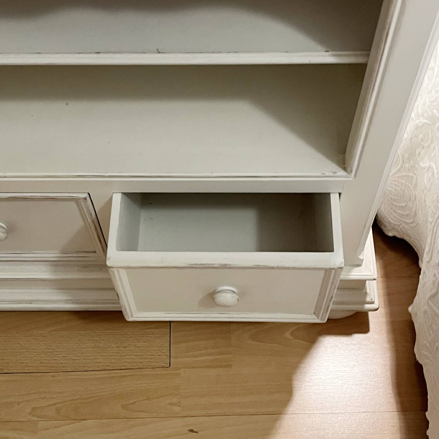 Small chest of drawers storage unit