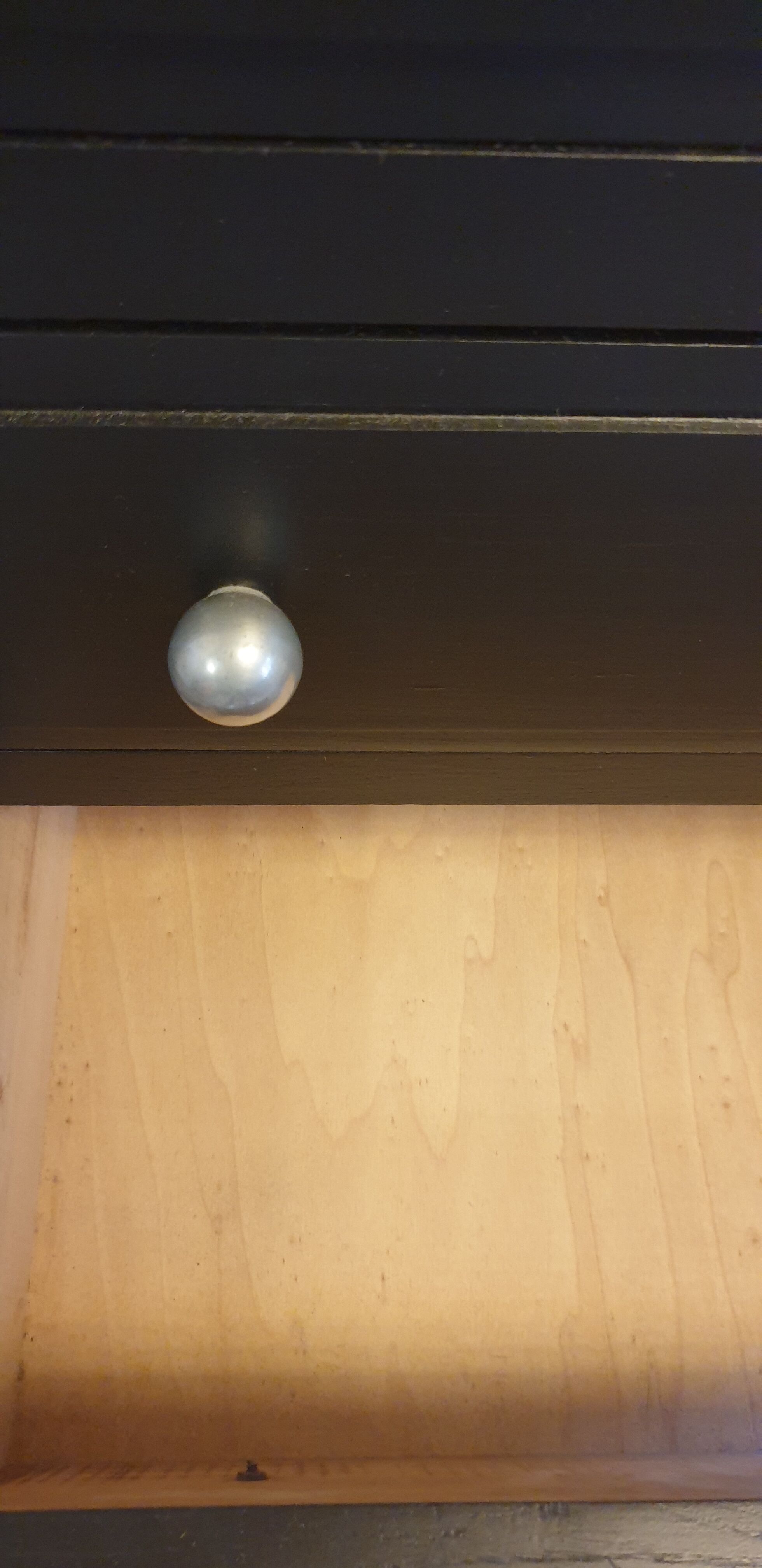 Solid wood chest of drawers