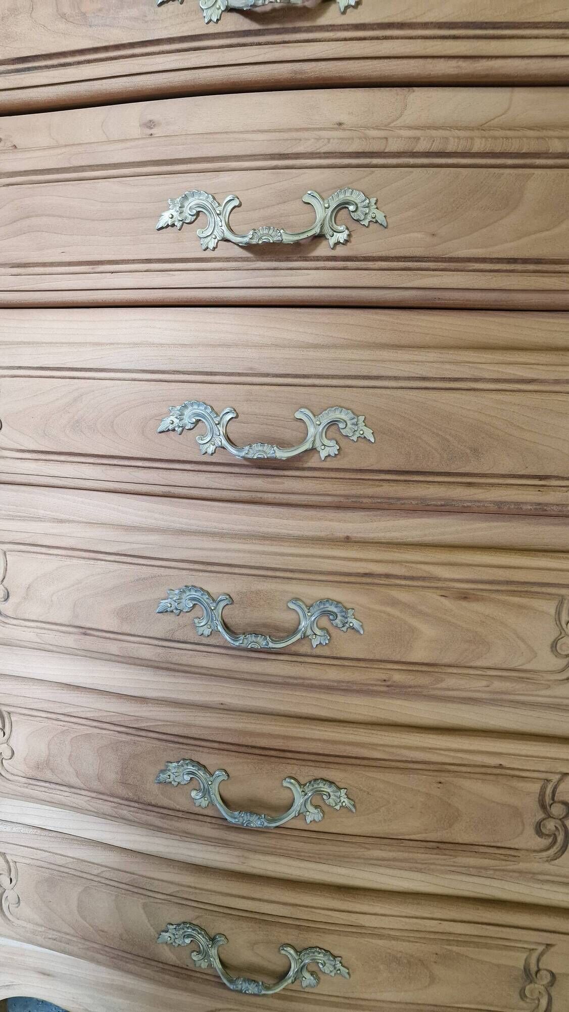 Solid wood chest of drawers