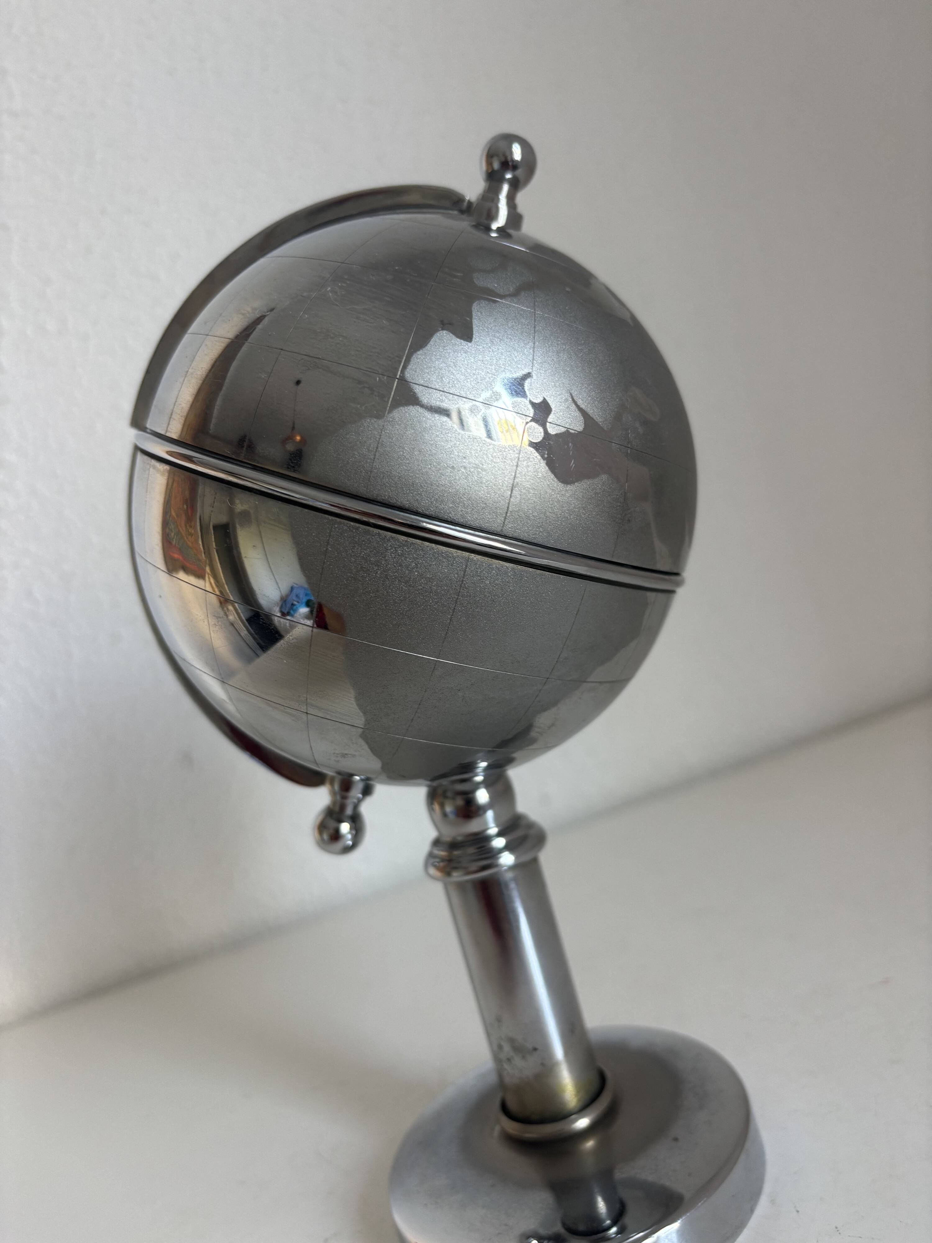 Vintage 1960 cigarette case world map chrome dispenser - 22 x 13 cm