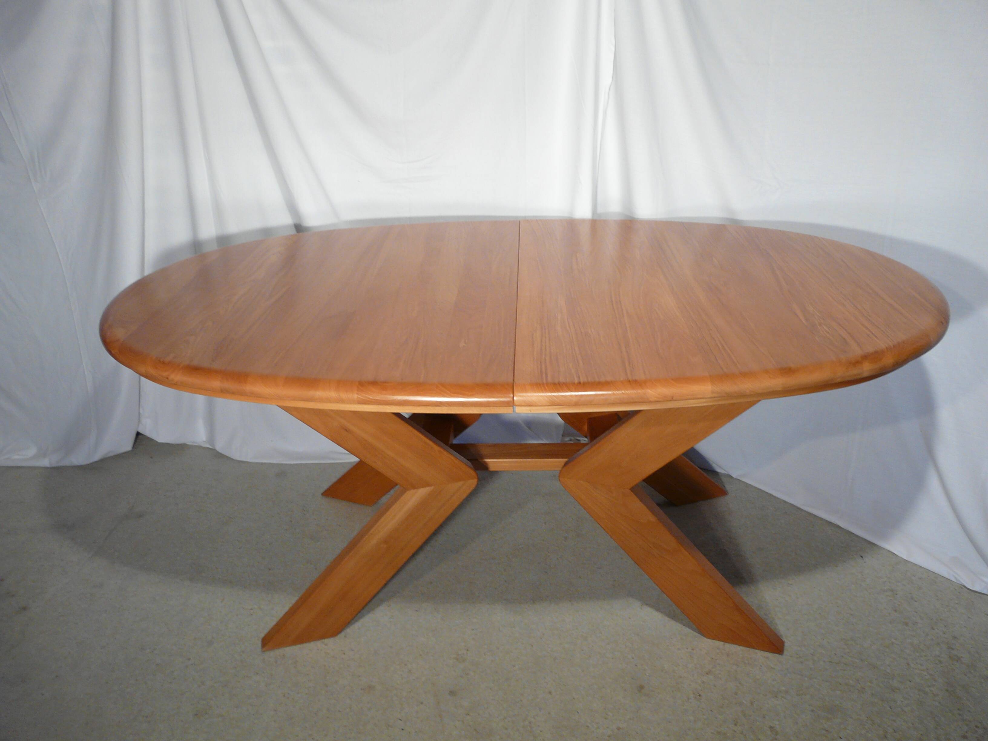 Scandinavian design extendable oval table in blond wood
