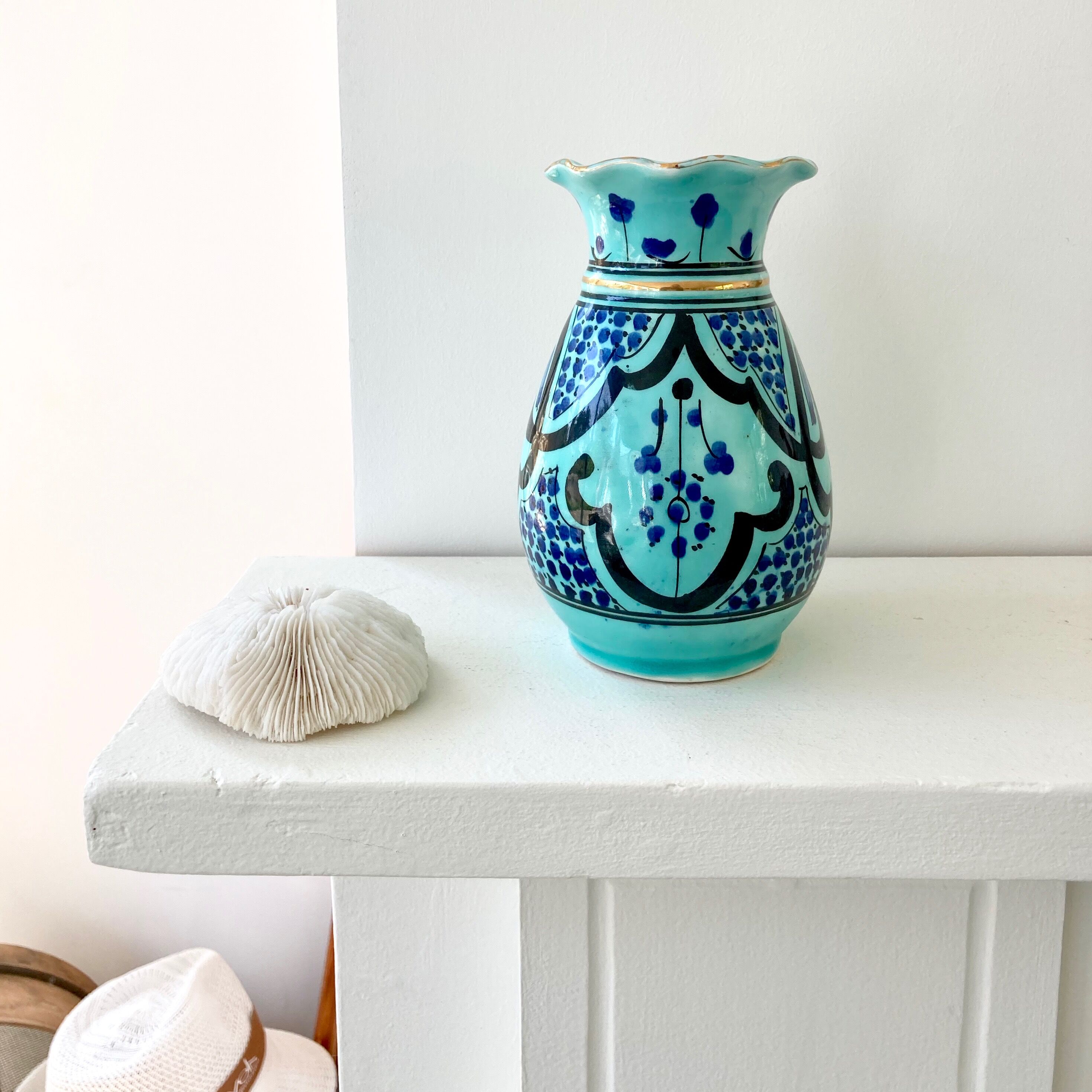 Corolla ceramic vase