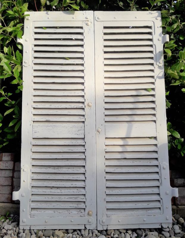 Pair of small shutters