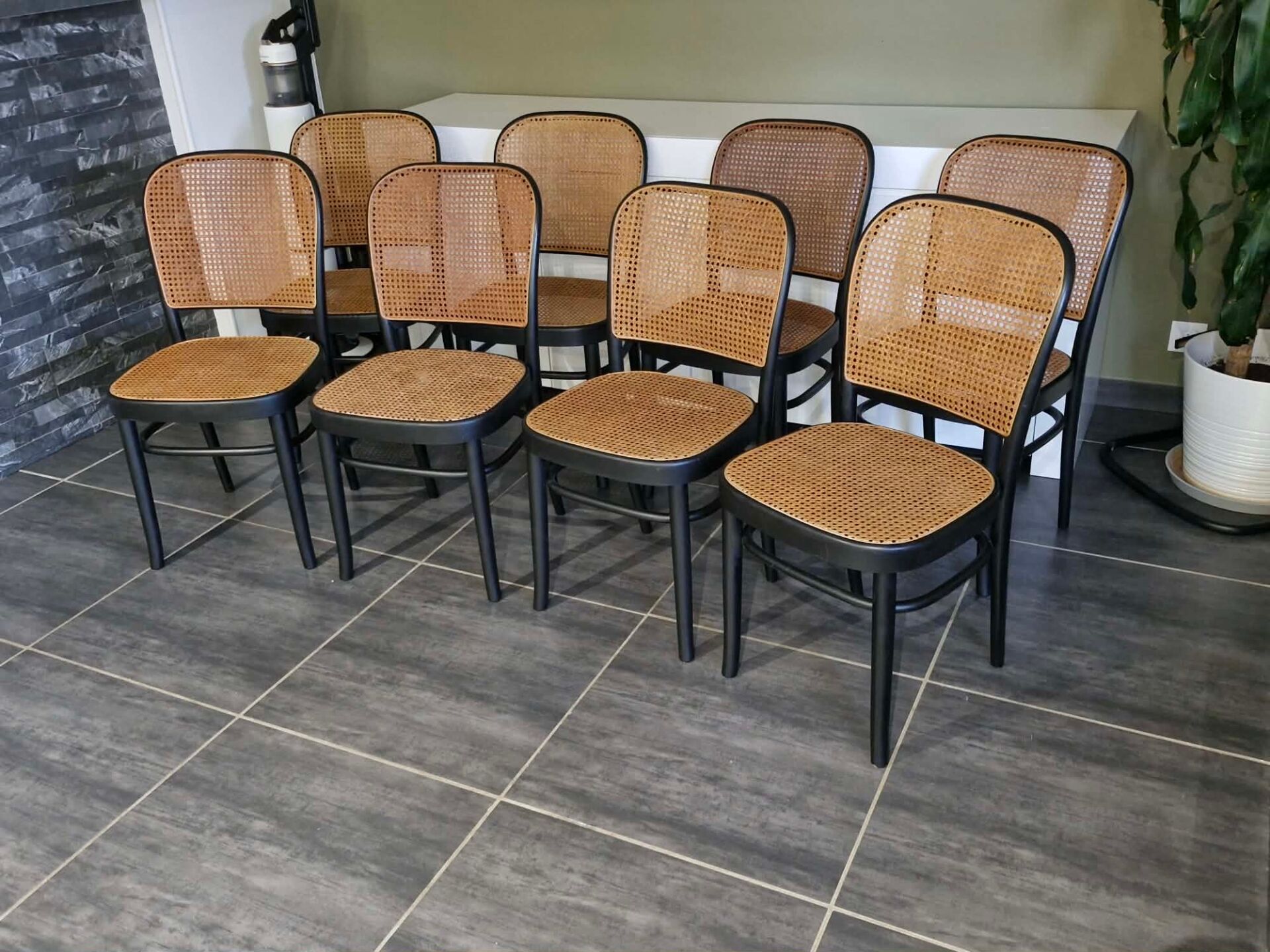 Set of 8 chairs no. 811 after Hoffmann, 1990s