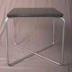 Table d'appoint moderniste dans le style Bauhaus