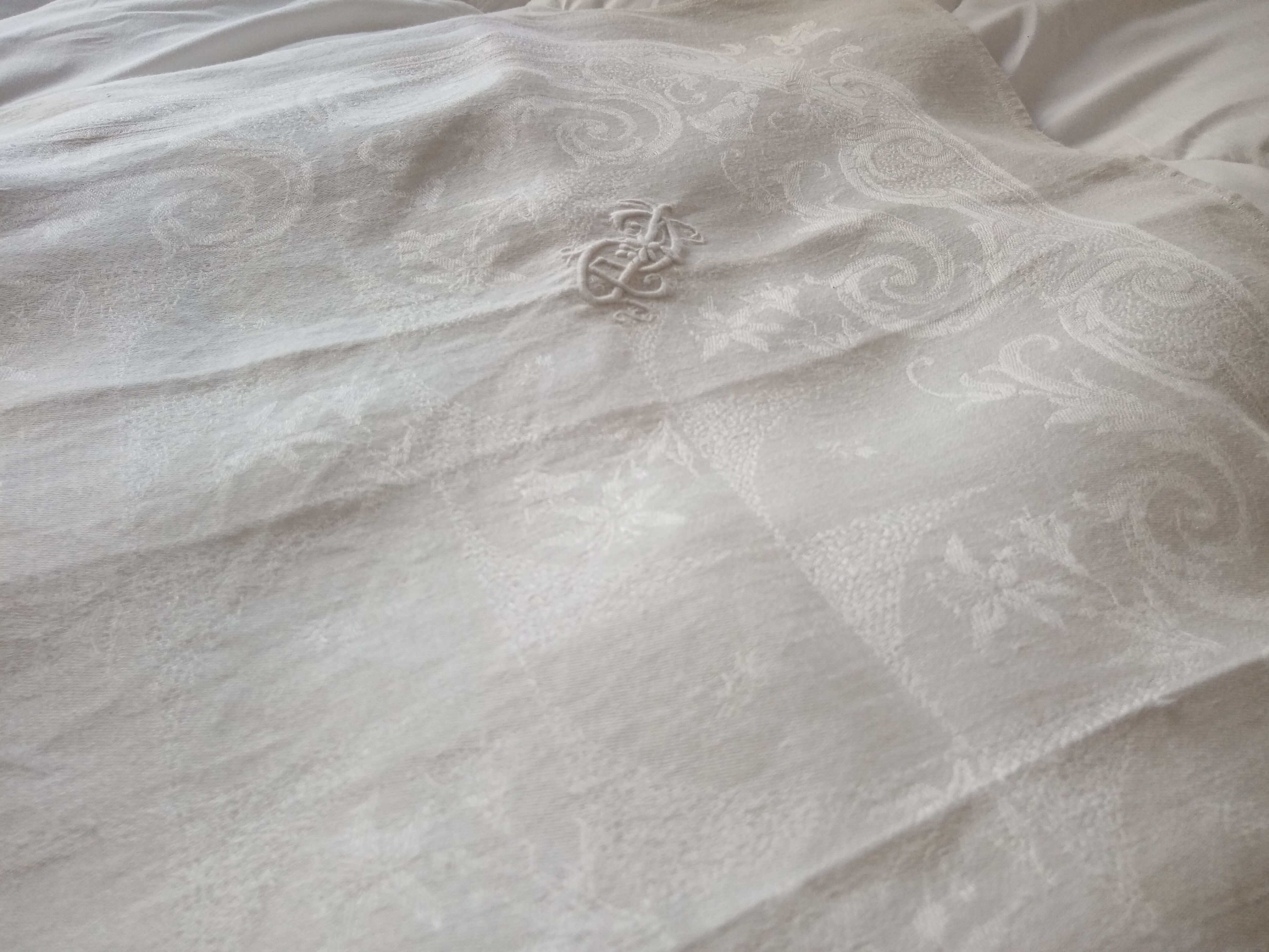 Tablecloth and its 12 damasee towels floral decorations rockery embroidered monogram