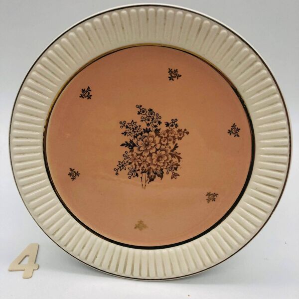 6 Assiettes à dessert et le plat de service, Villeroy & Boch », Météore.