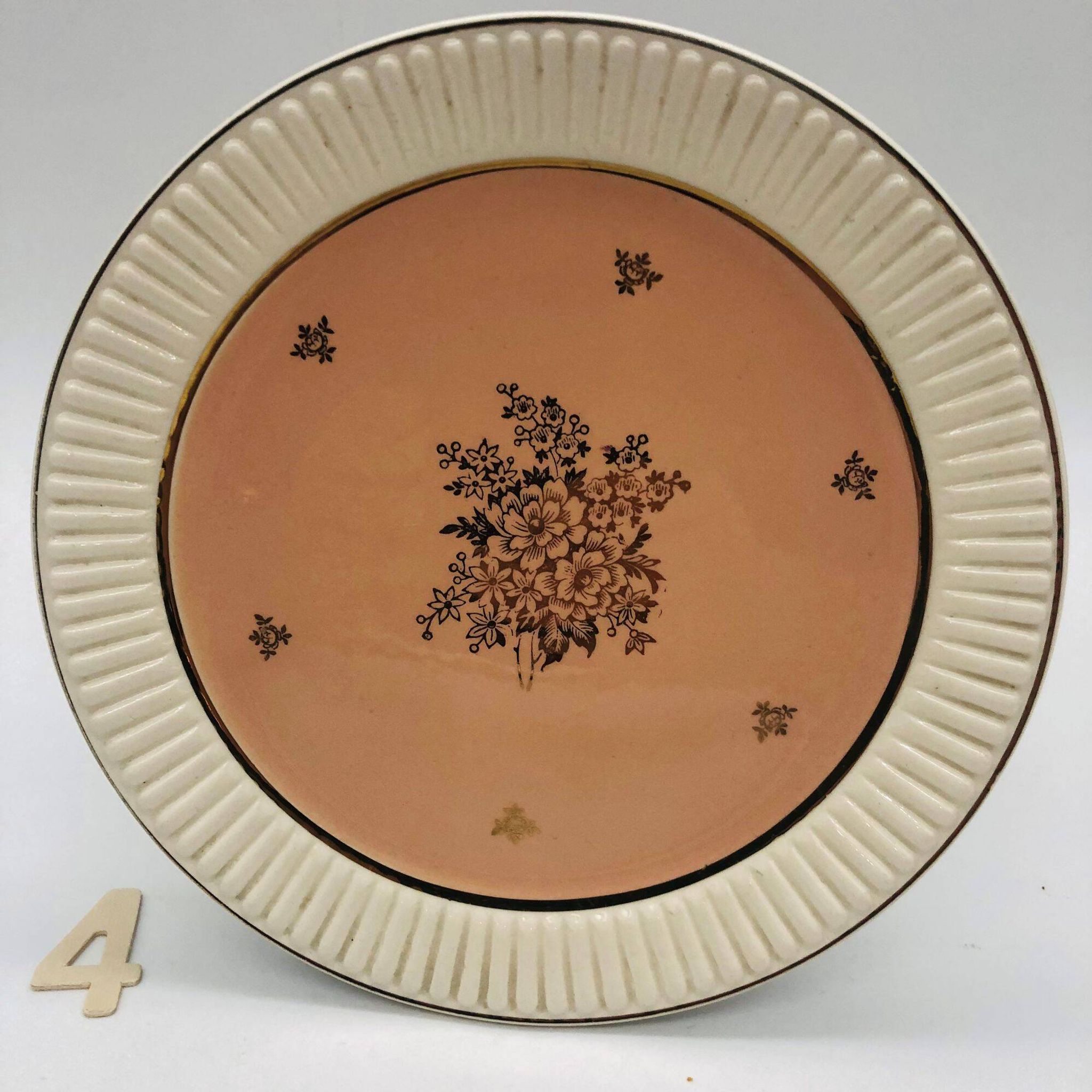 6 Assiettes à dessert et le plat de service, Villeroy & Boch », Météore.