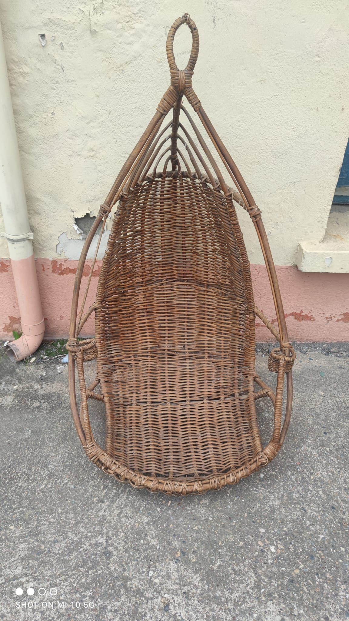 Rattan hanging egg chair