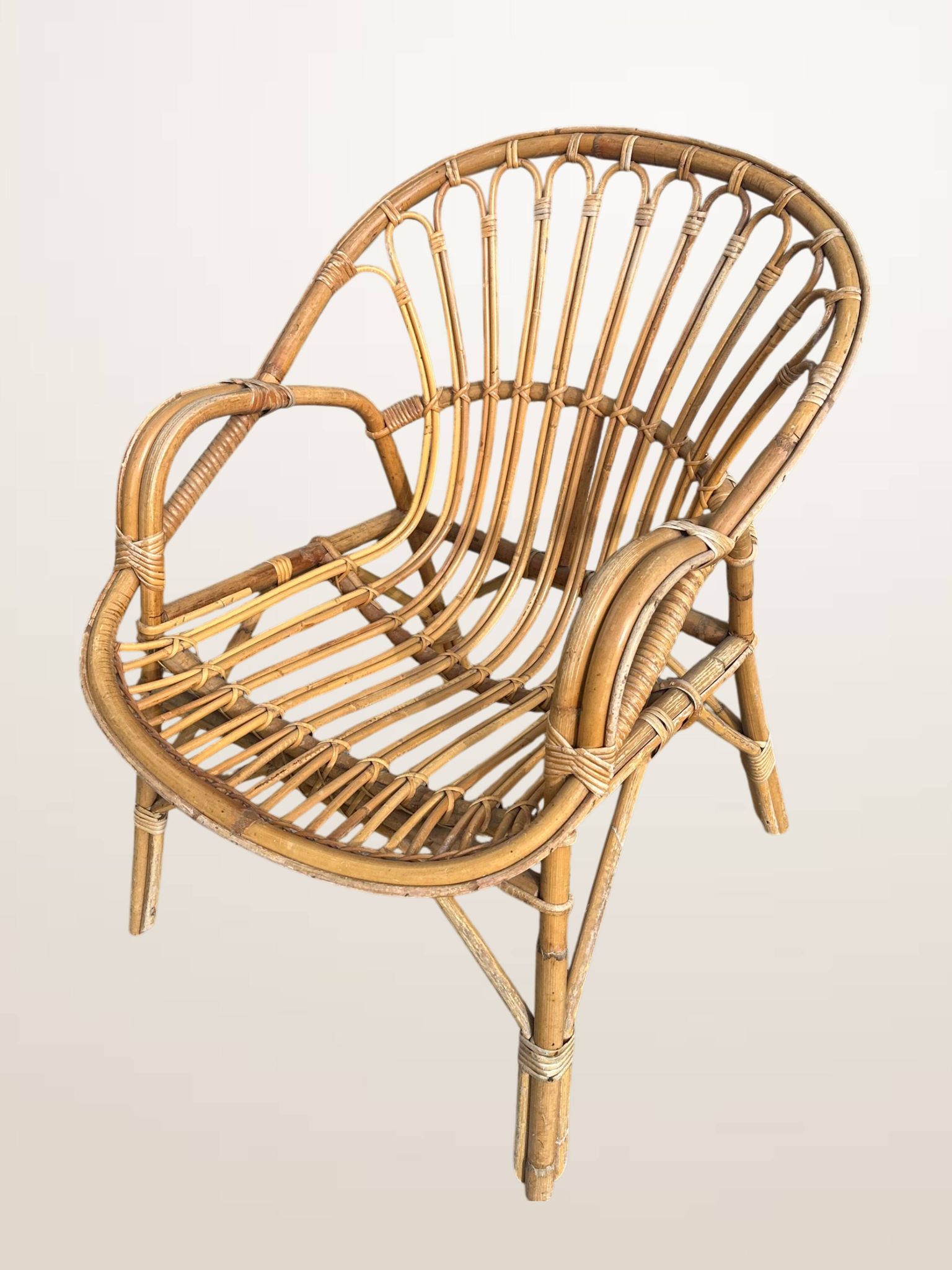 Basket chair in rattan