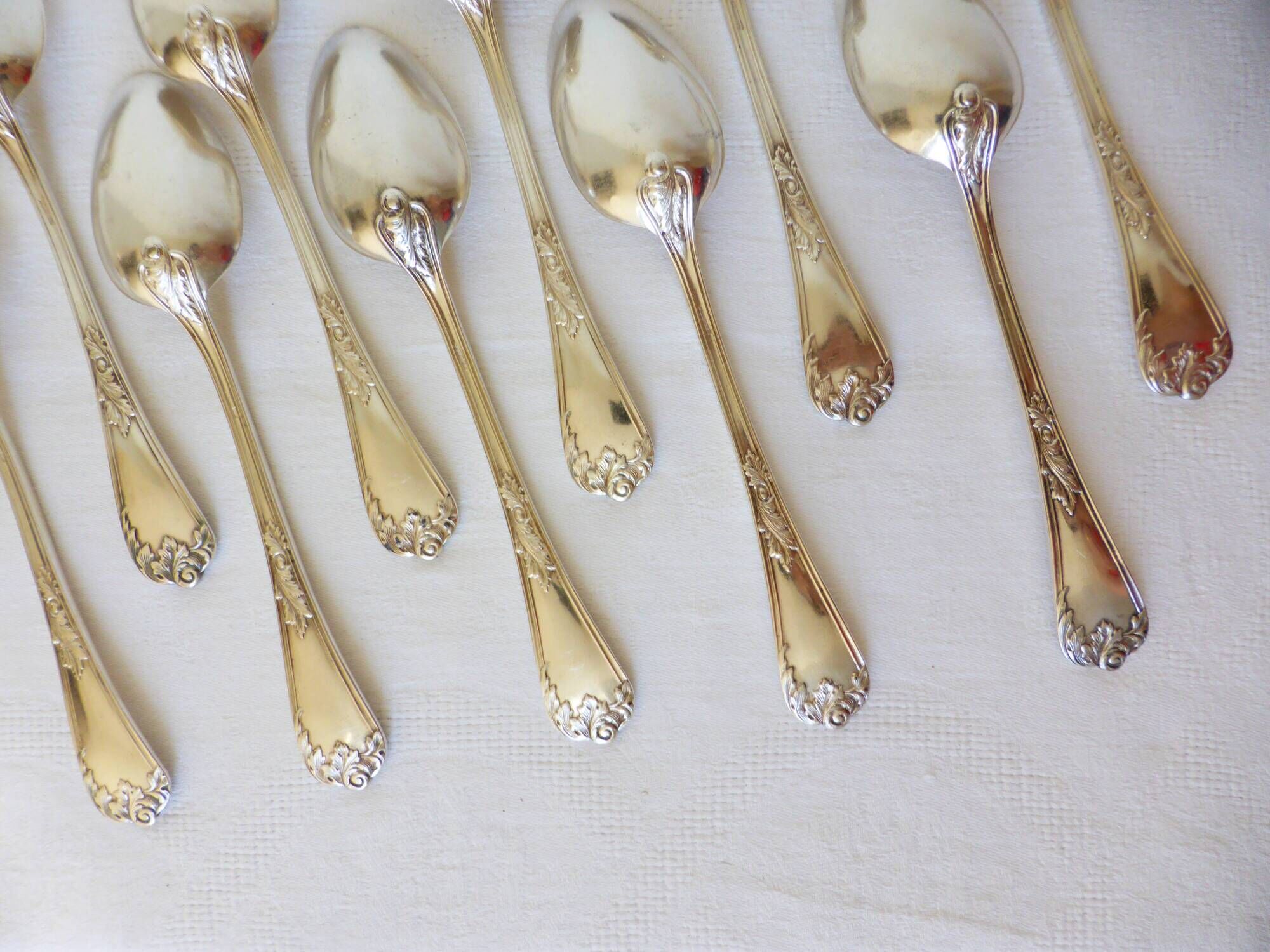10 silver-plated metal soup spoons, hallmarked 2106225