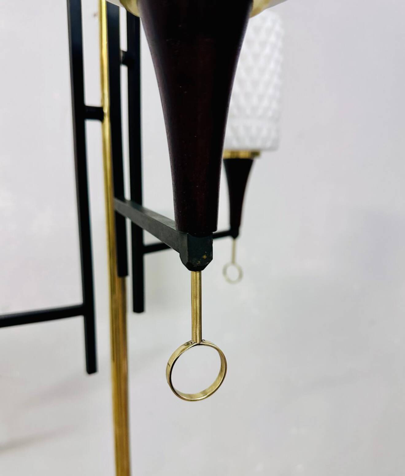 Lampada da terra vintage in vetro opalino, anni '60