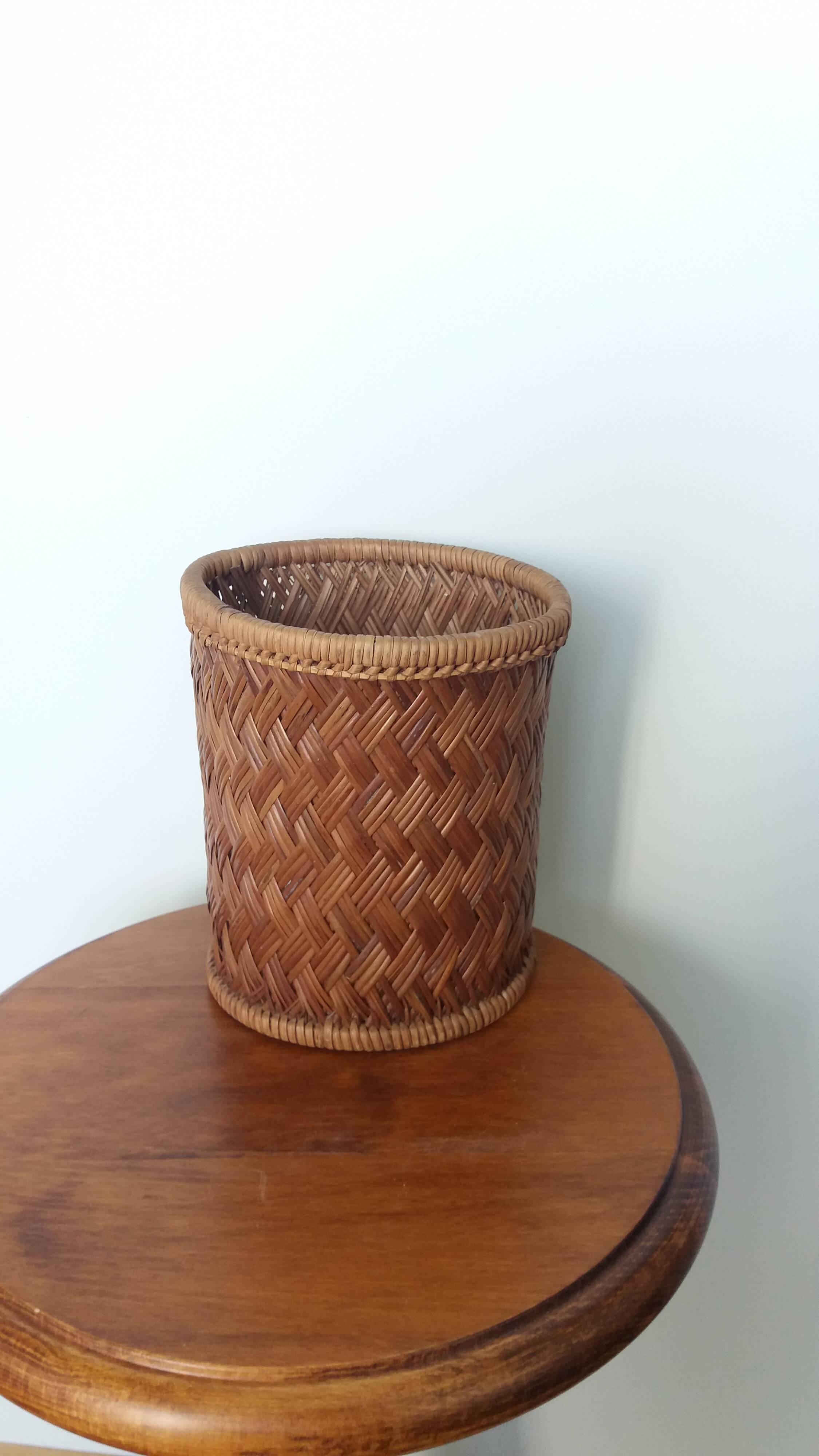 Panier cylindrique haut en osier, cache-pot ou corbeille à papier