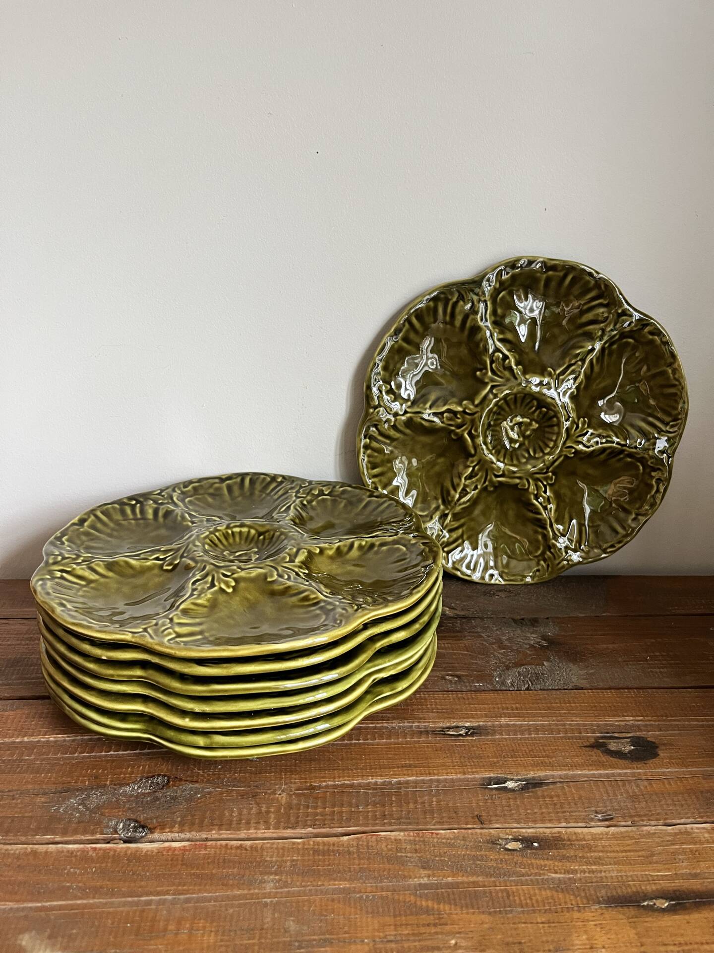 8 assiettes à huîtres Barbotine 