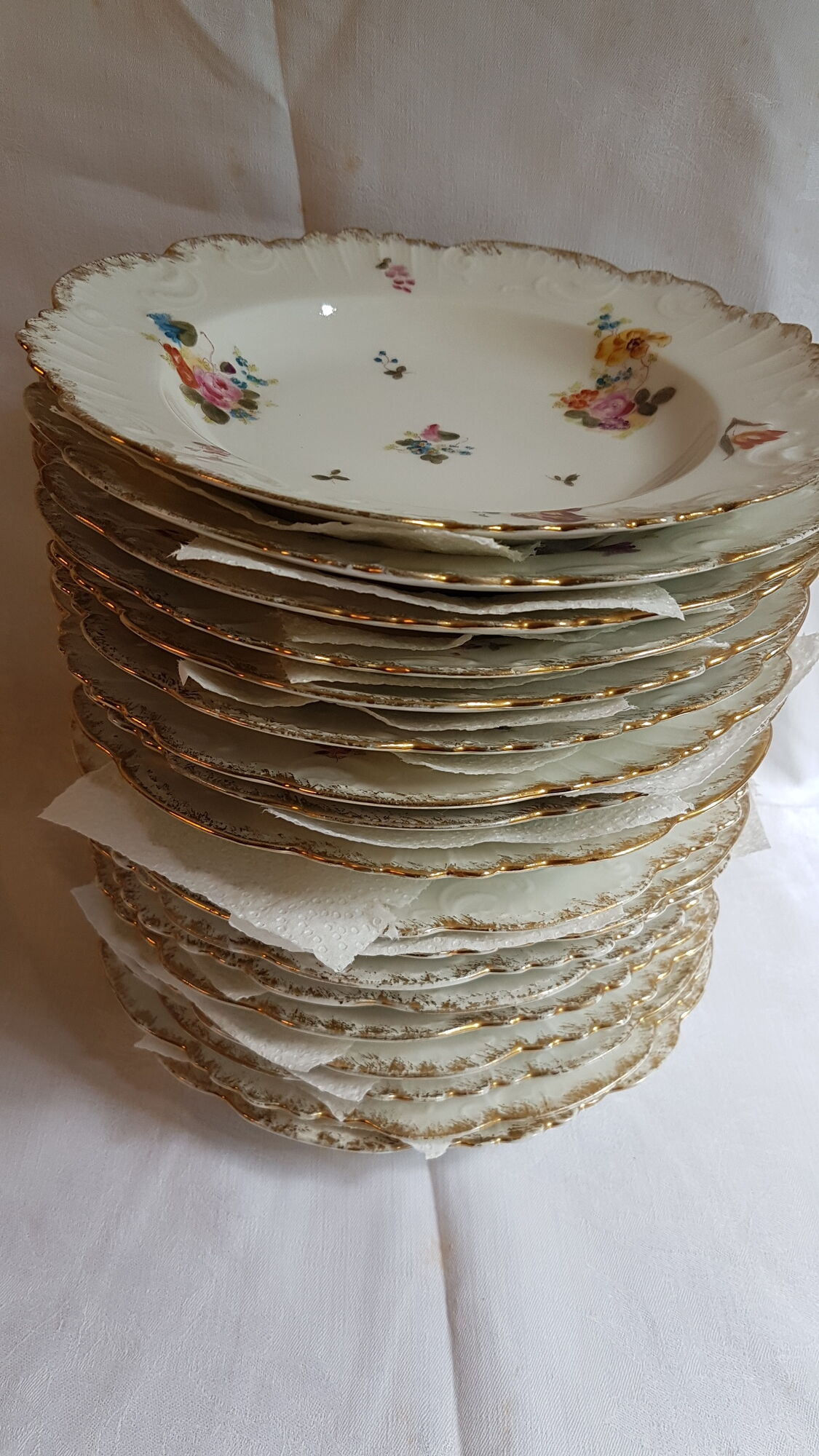 Old table service of 18 pieces in porcelain of limoge