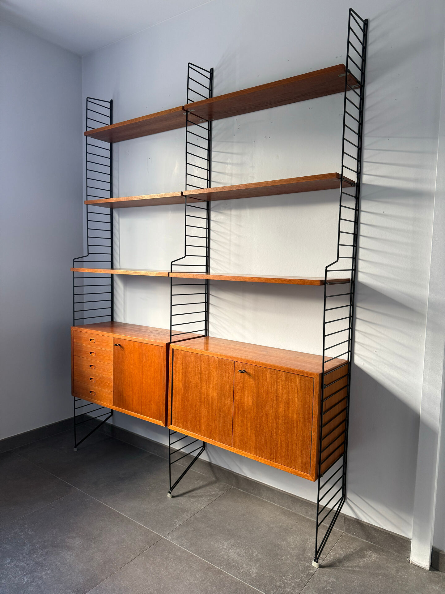 Scandinavian library Nisse Strinning 1960