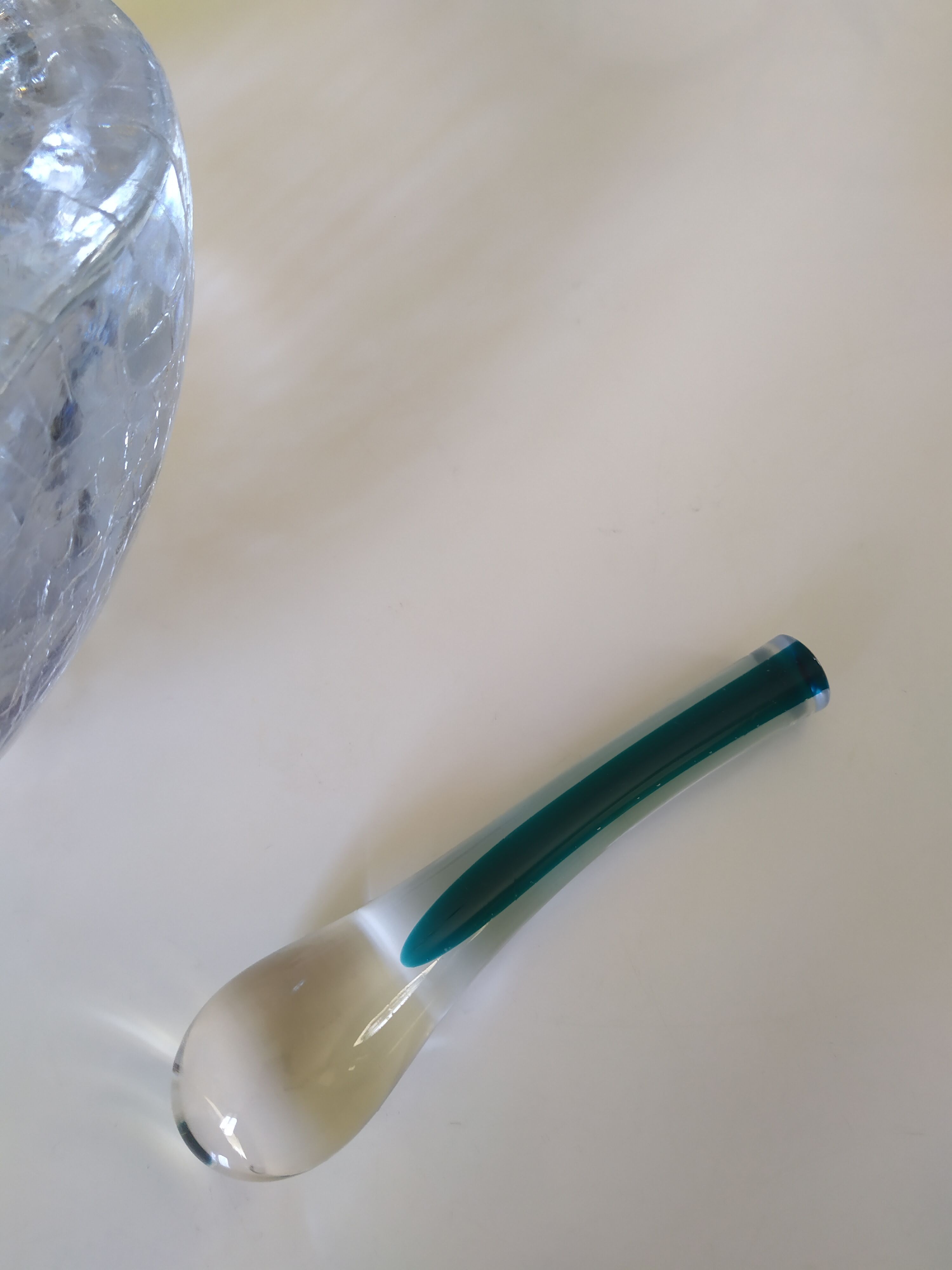 Imposing cracked glass mortar