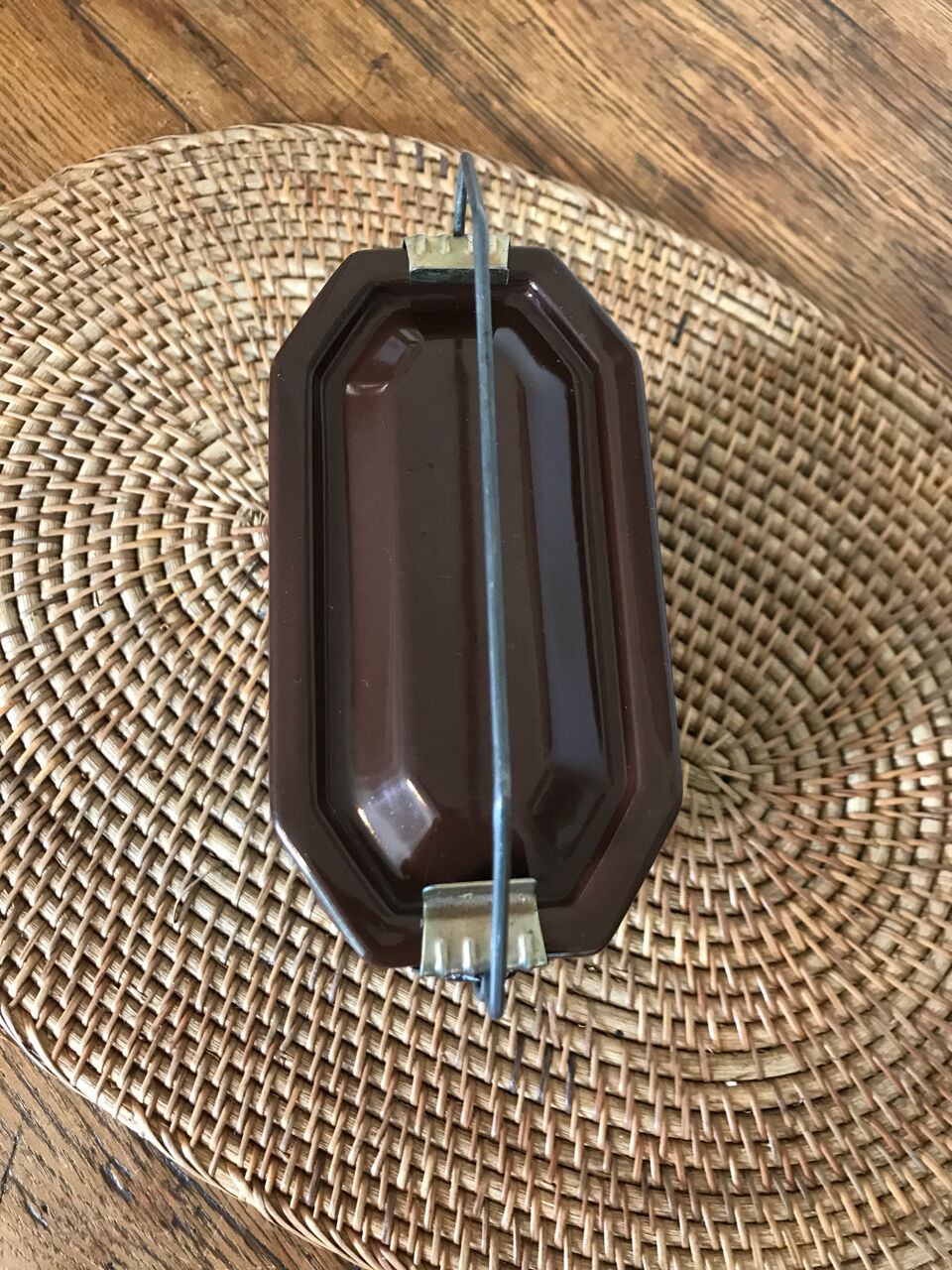 Canteen in vintage enamelled sheet metal