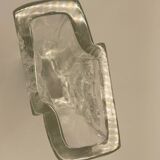 Vase en cristal épais Daum. Décor sculpté forme moderniste. 1960 - 70