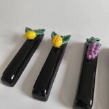 Set of 8 barbotine knife holders