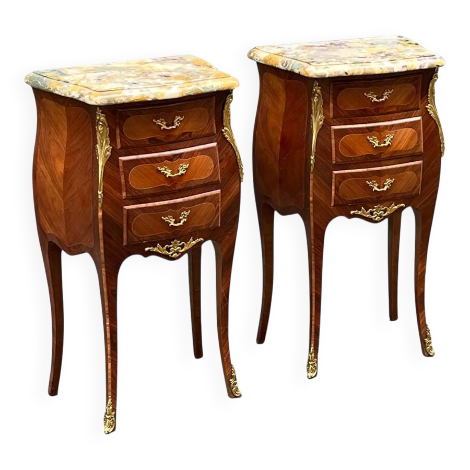 Paire de tables de chevet de style Louis XV en bois de rose.