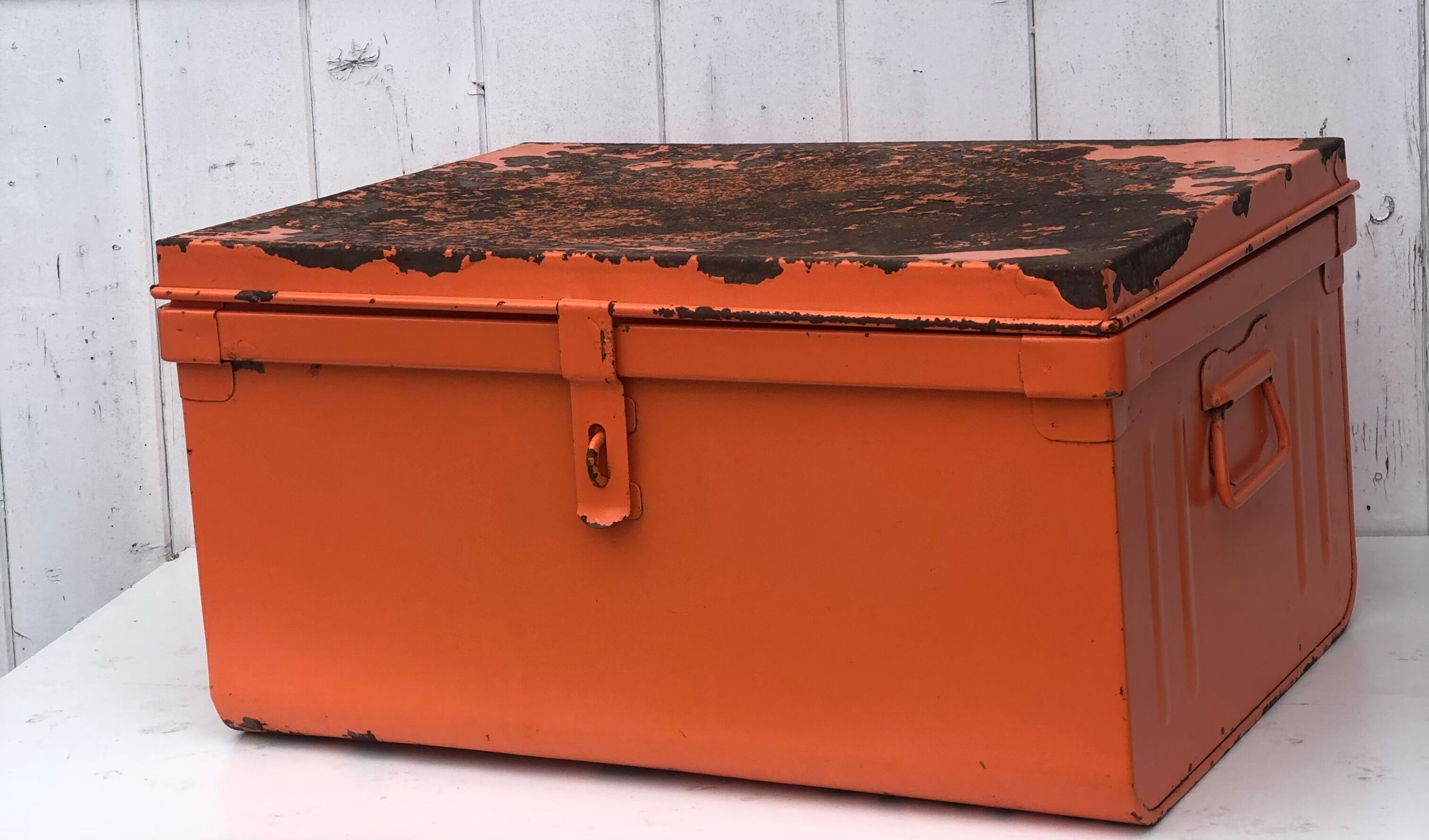 Chest trunk canteen metal orange