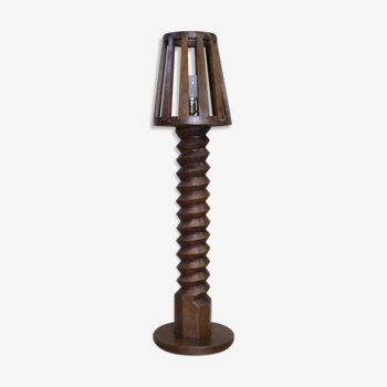 Press screw floor lamp