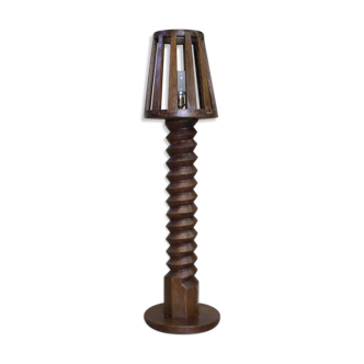 Press screw floor lamp