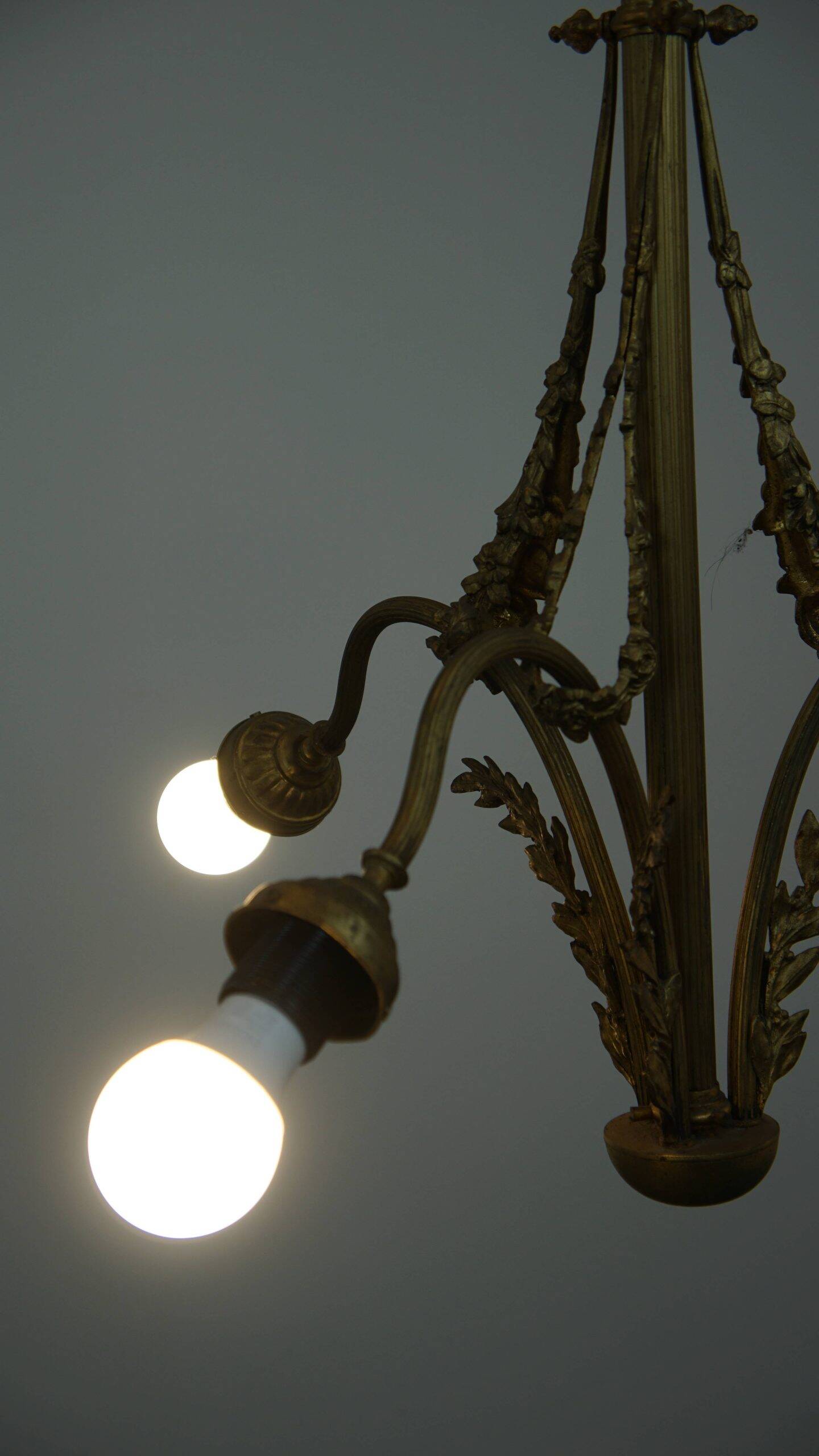 Antique pendant lamp with gold-coloured and ornate details and 3 fittings