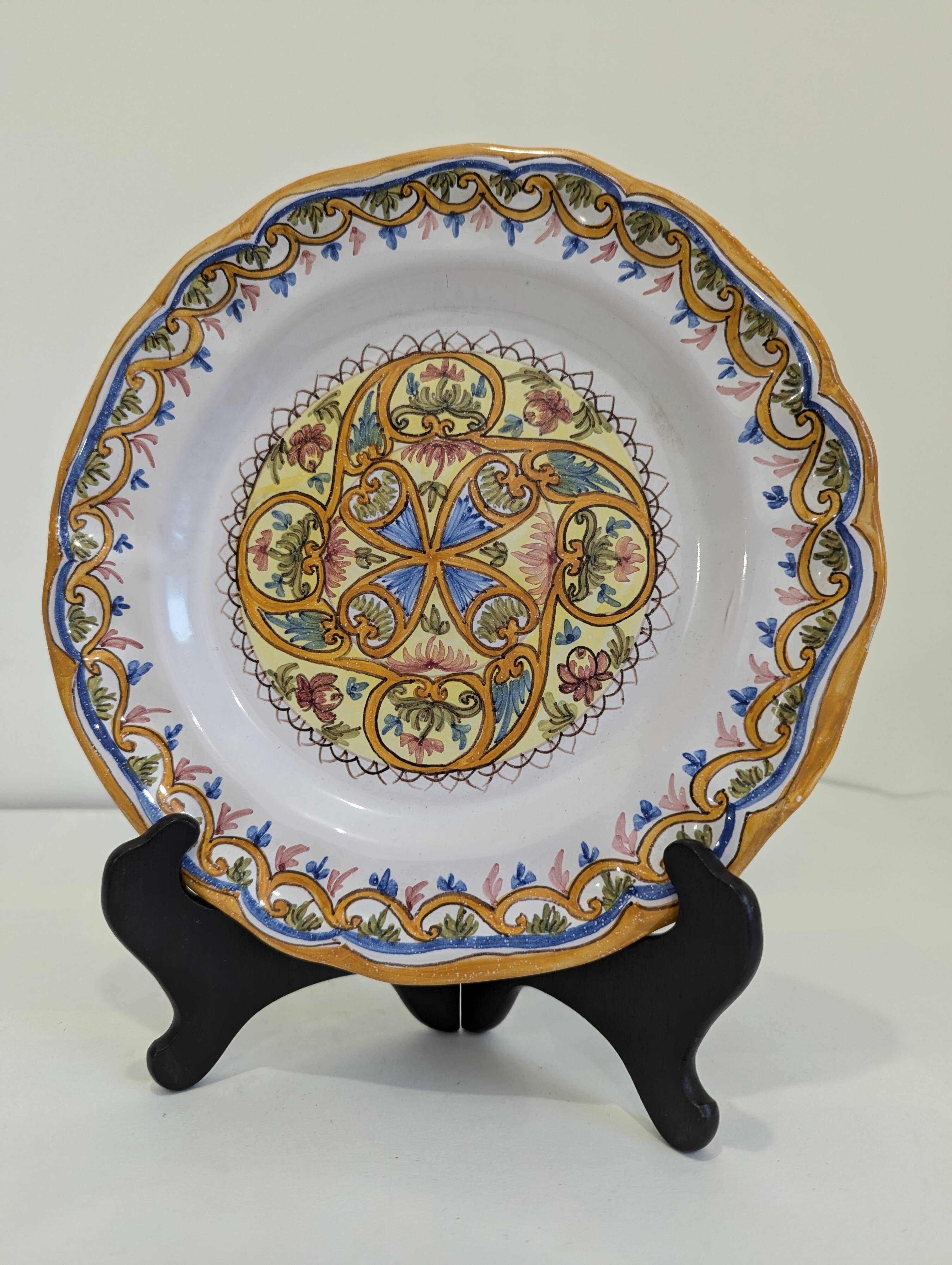 Decorative plate with Celtic motifs