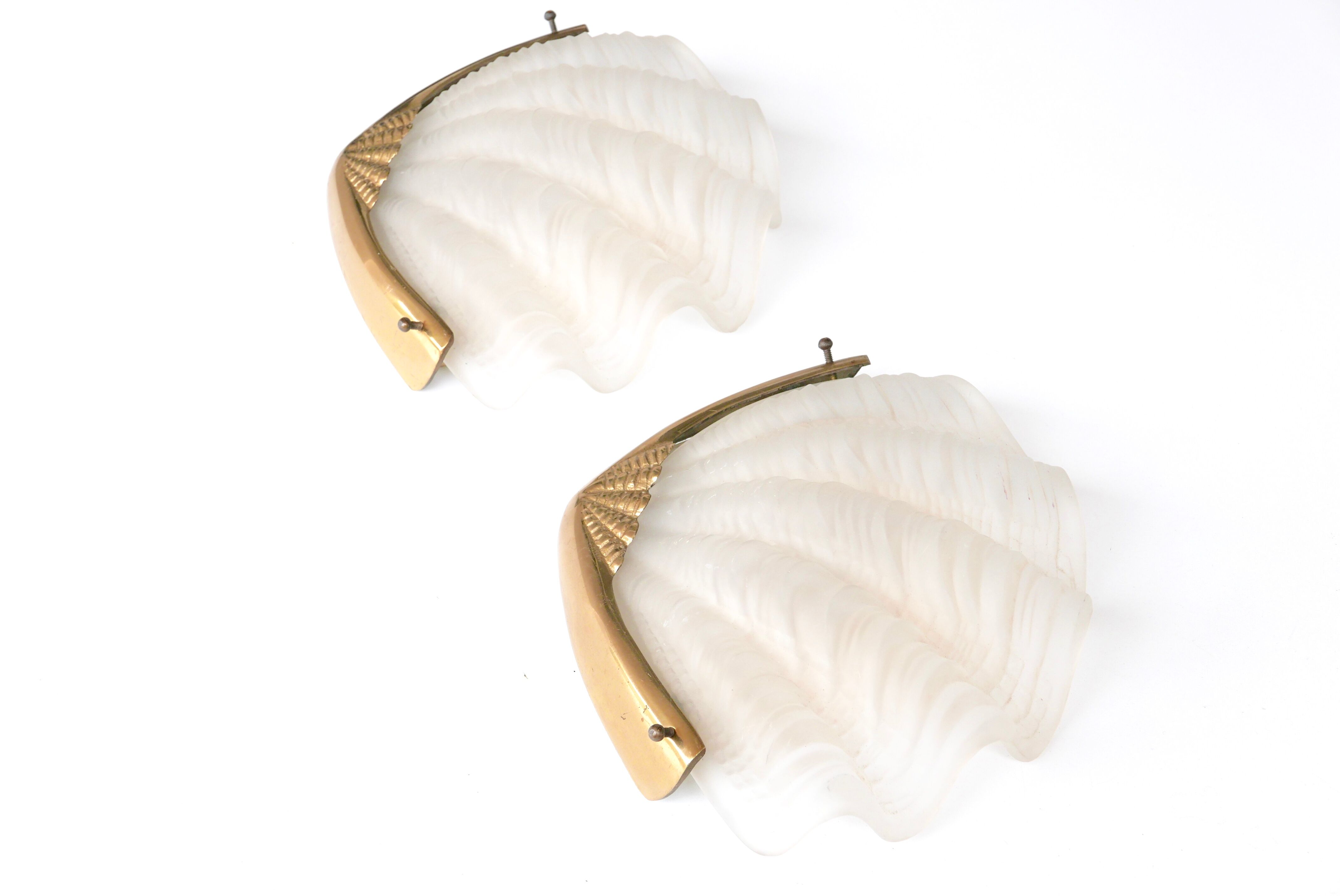Pair of glass and brass sconces shell, 70 years