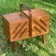 Travailleuse ou boîte a couture vintage en bois