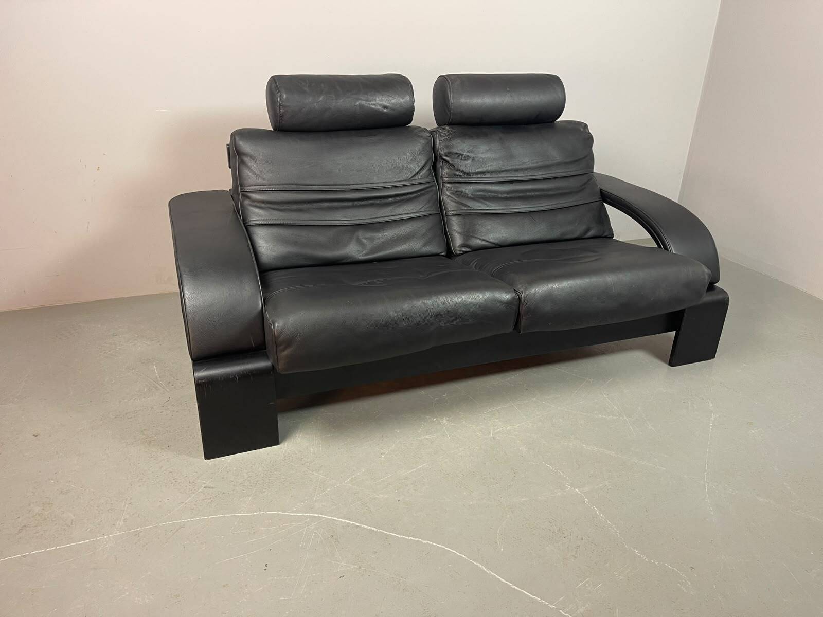 Black Leather Ake Fribytter “Kroken” Two-Seater Sofa for Nelo Möbel. Sweden