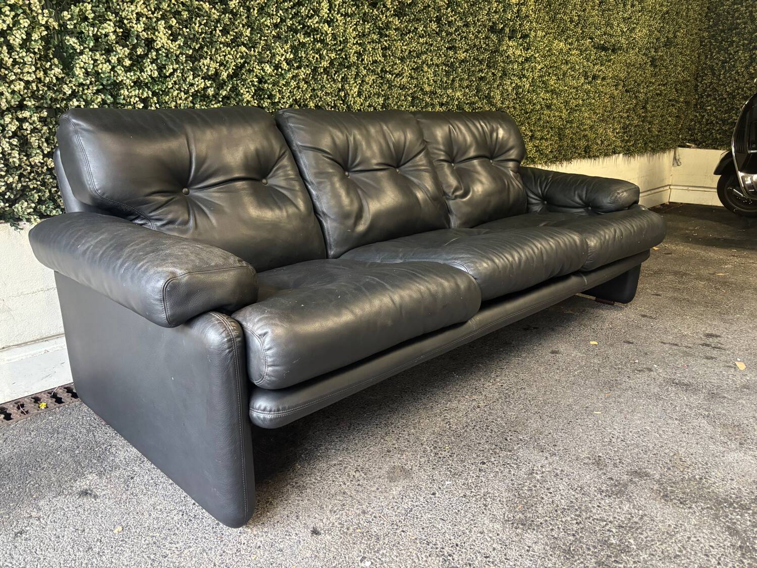 Black leather 3-seater sofa – Tobia Scarpa for B&B Italia