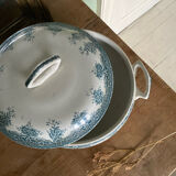 Old tureen or vegetable in Iron Earth Prima de Saint Amand