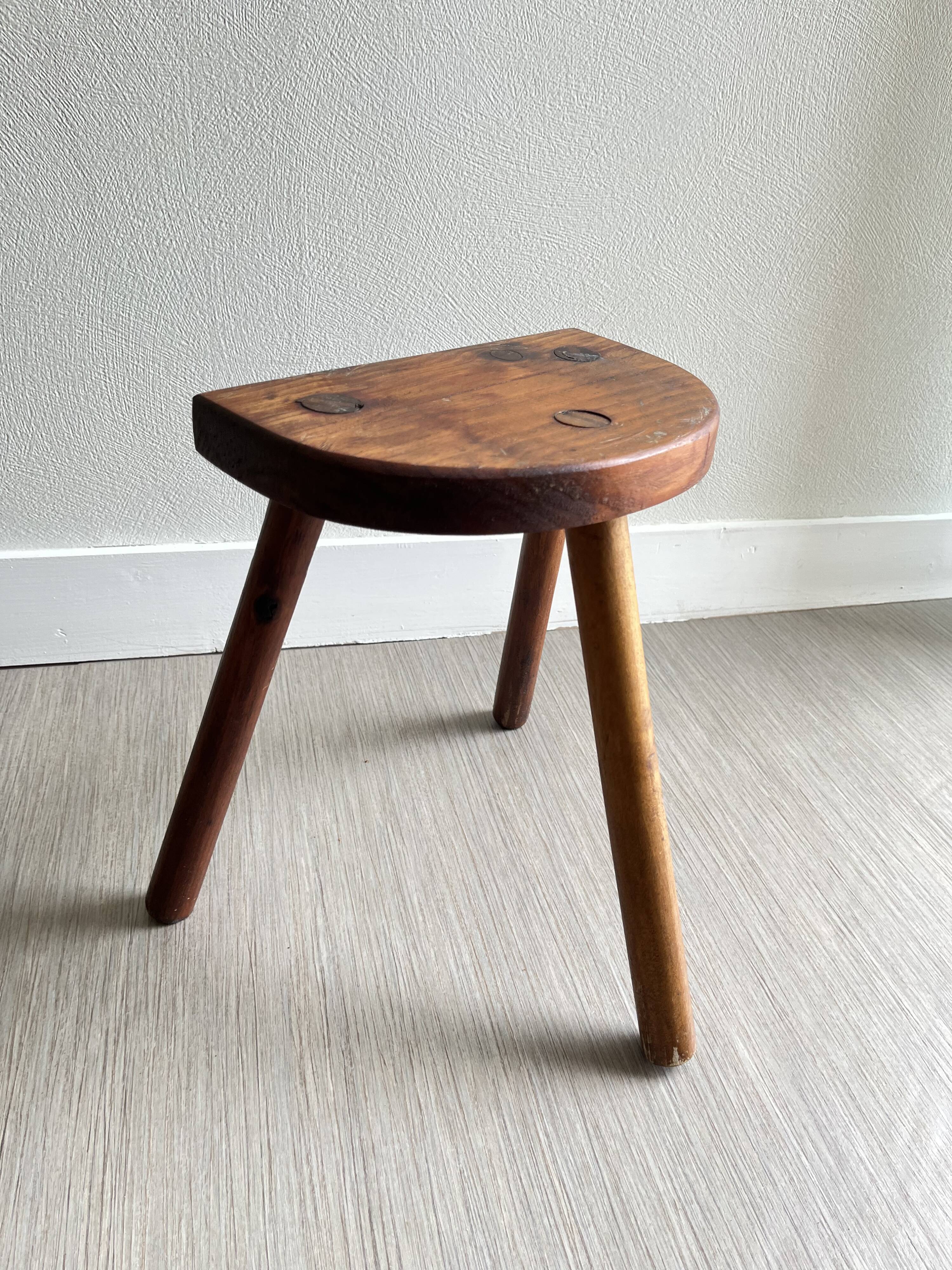 Tabouret tripode bois