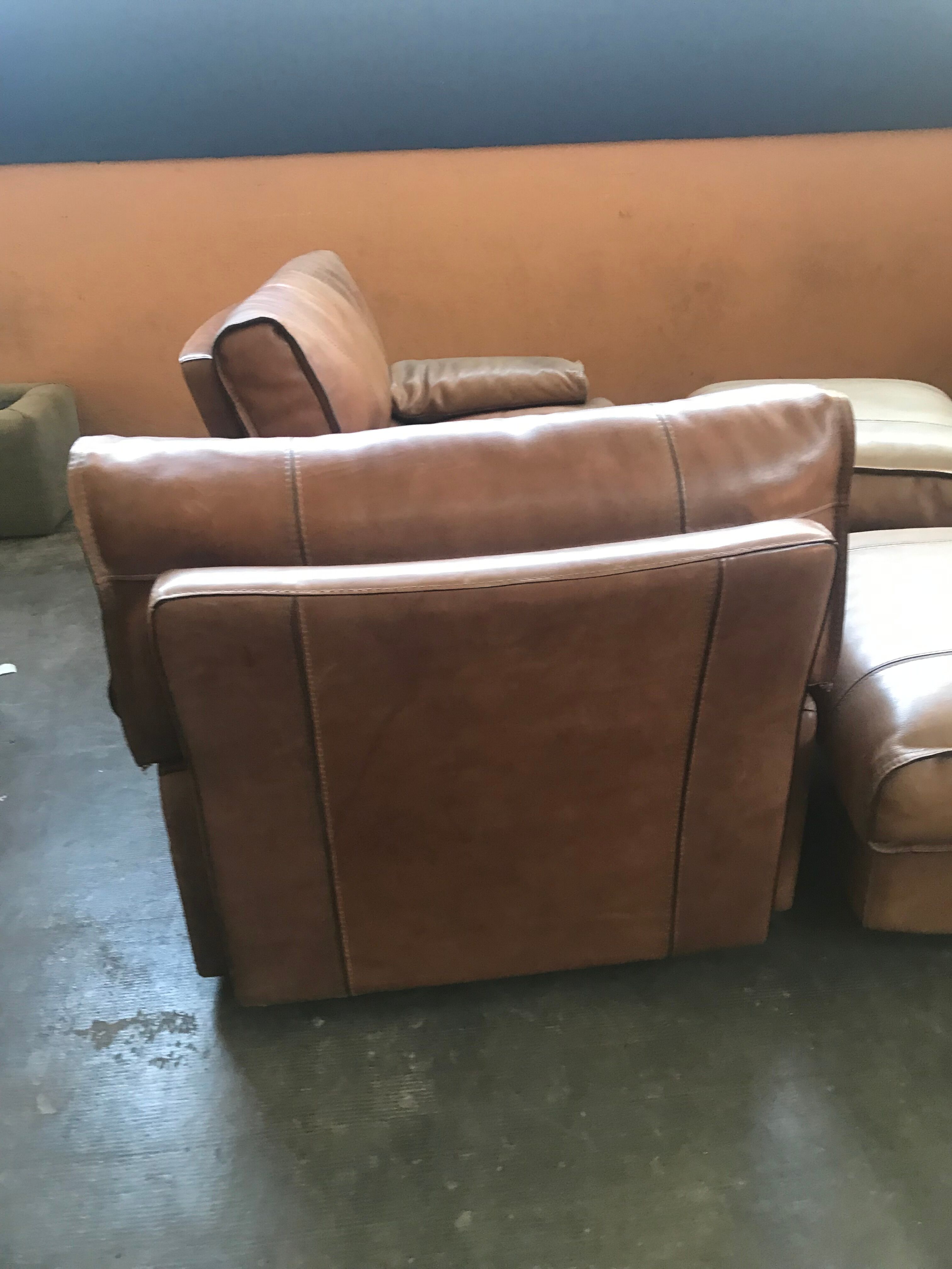 Canapé, fauteuils et repose pieds Roche Bobois en cuir