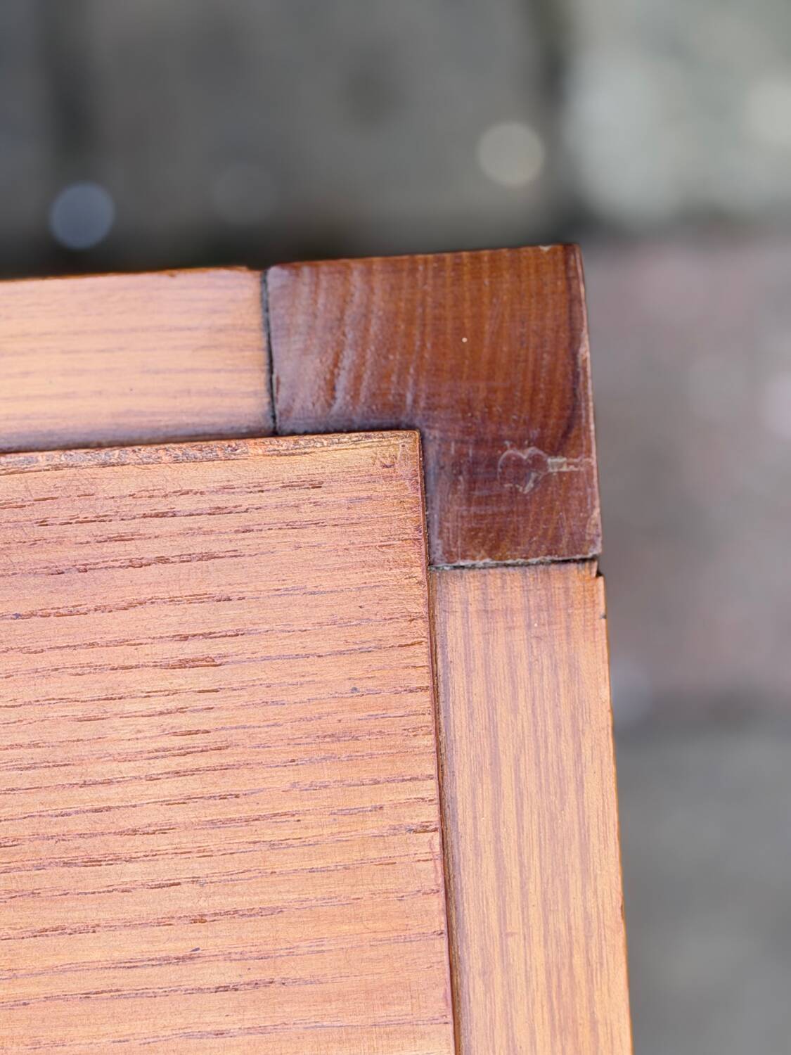 Vintage coffee table in solid elm from the 1970s.