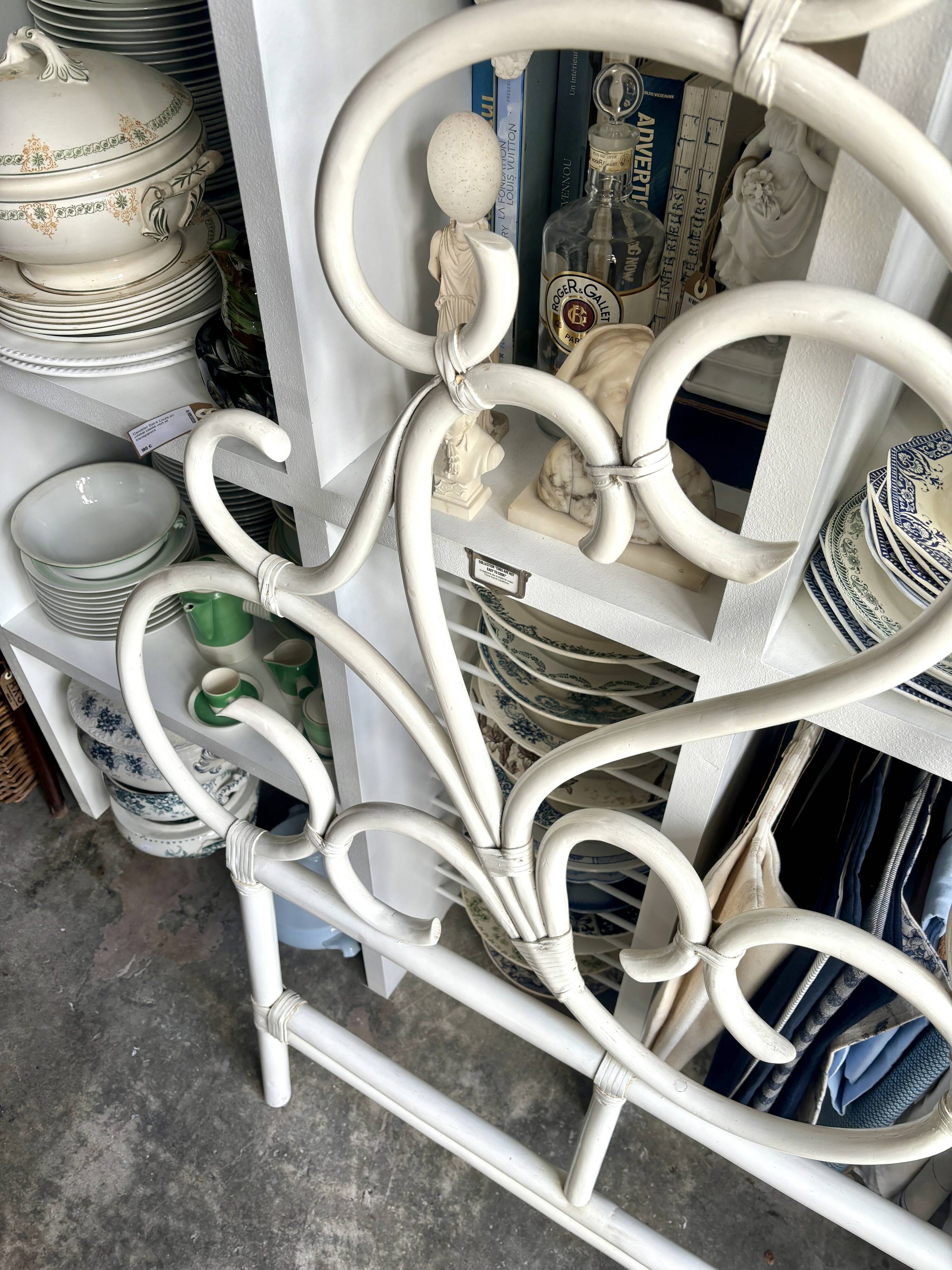Tête de lit en bois cintré blanc