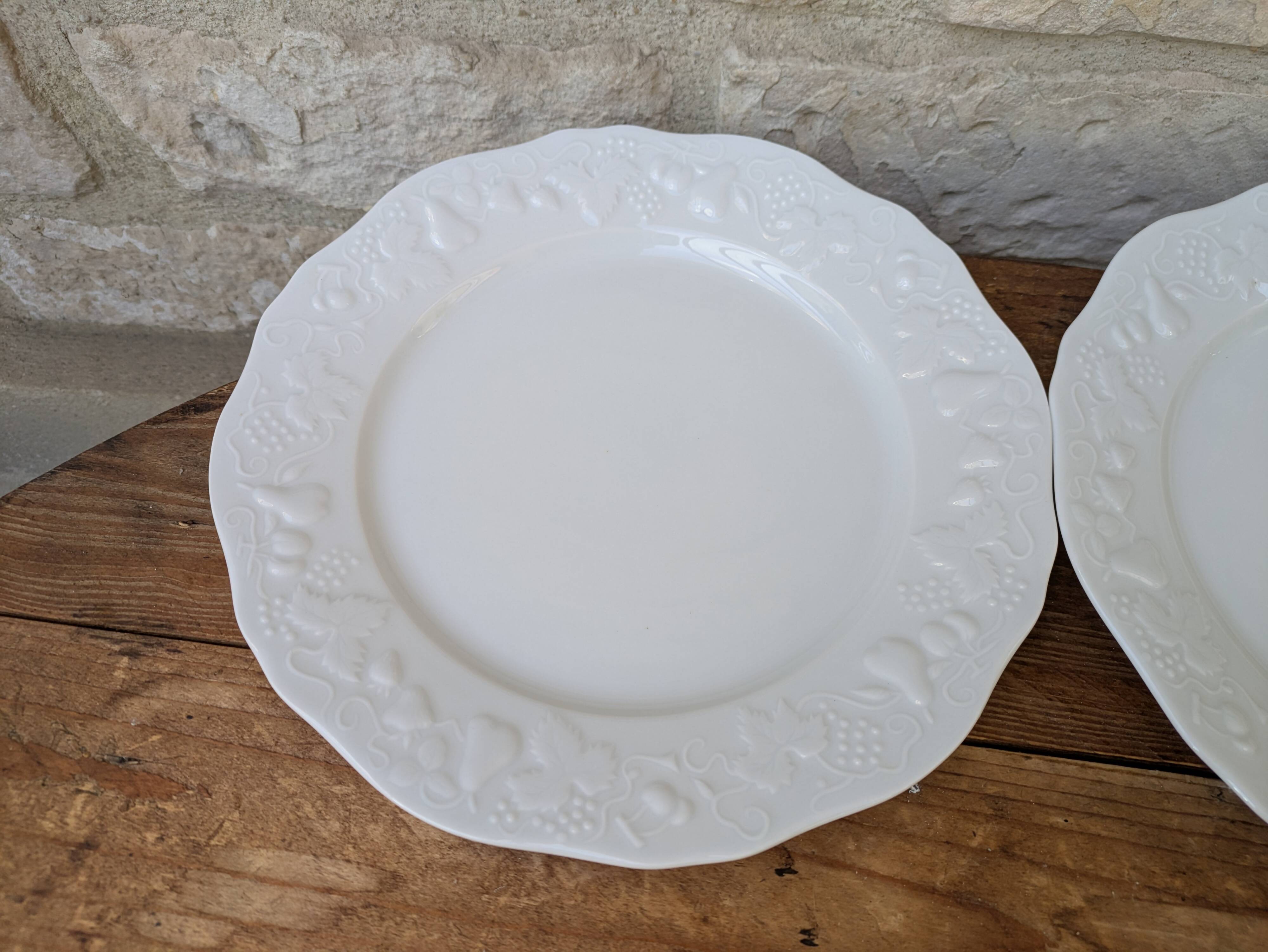 Set of 2 fruit motif plates P. Deshoulières in Limoges porcelain