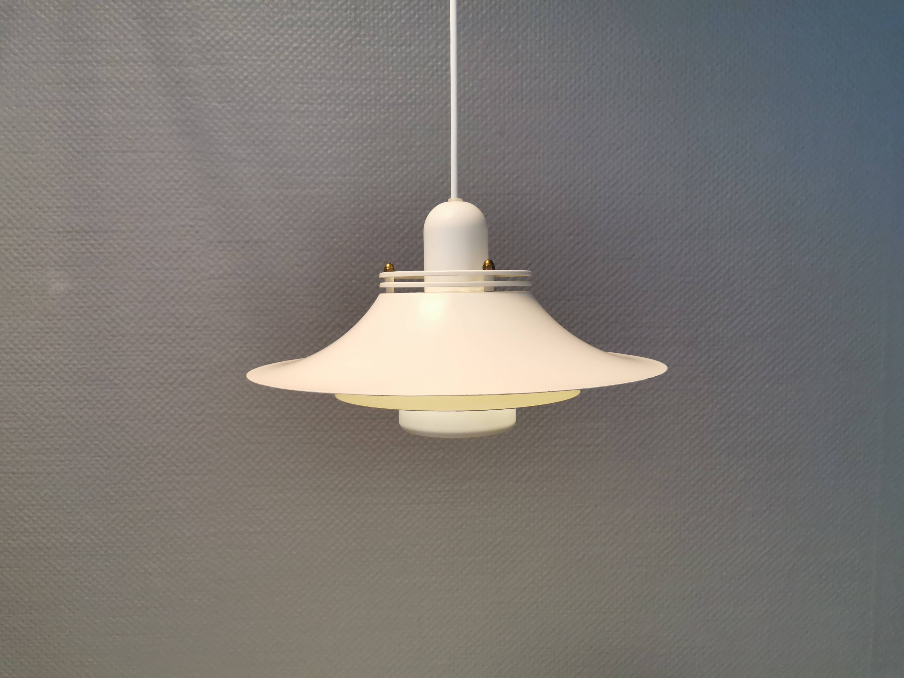 Nice medium-sized hanging lamp from Danish Form-Light 1980s.