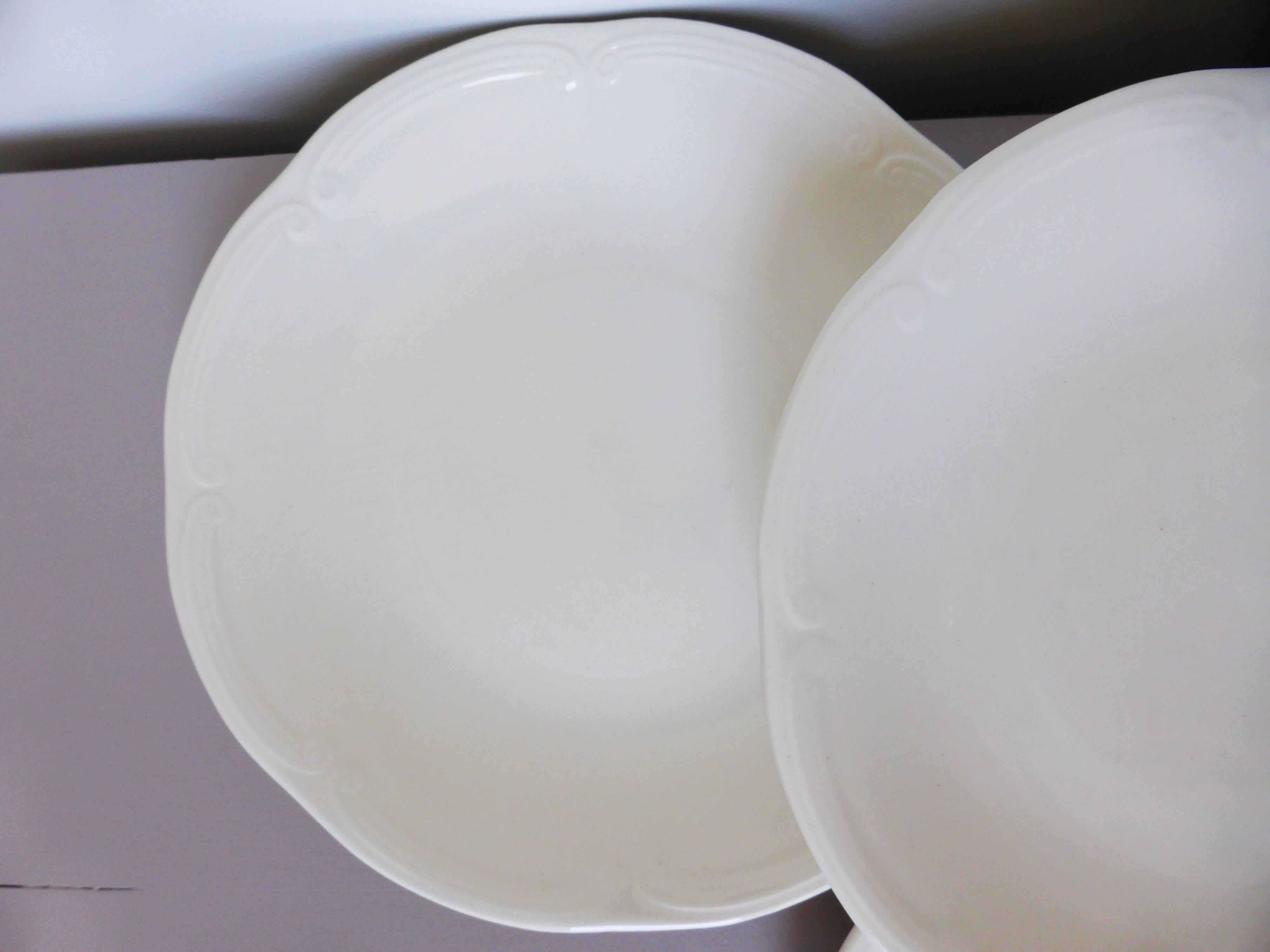 4 vintage porcelain flat plates