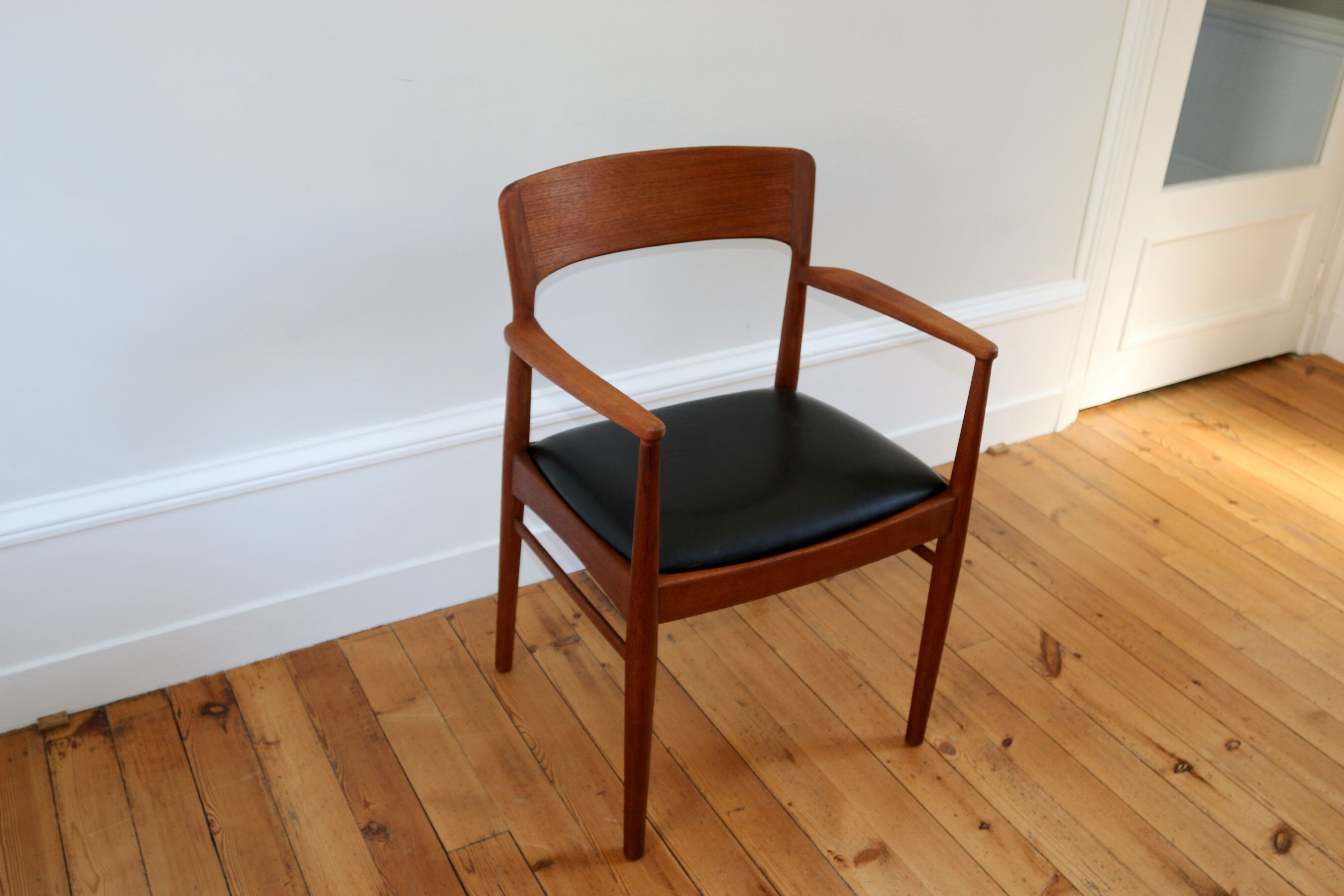 Scandinavian chair in Teak Henning Kjaernulf 1960