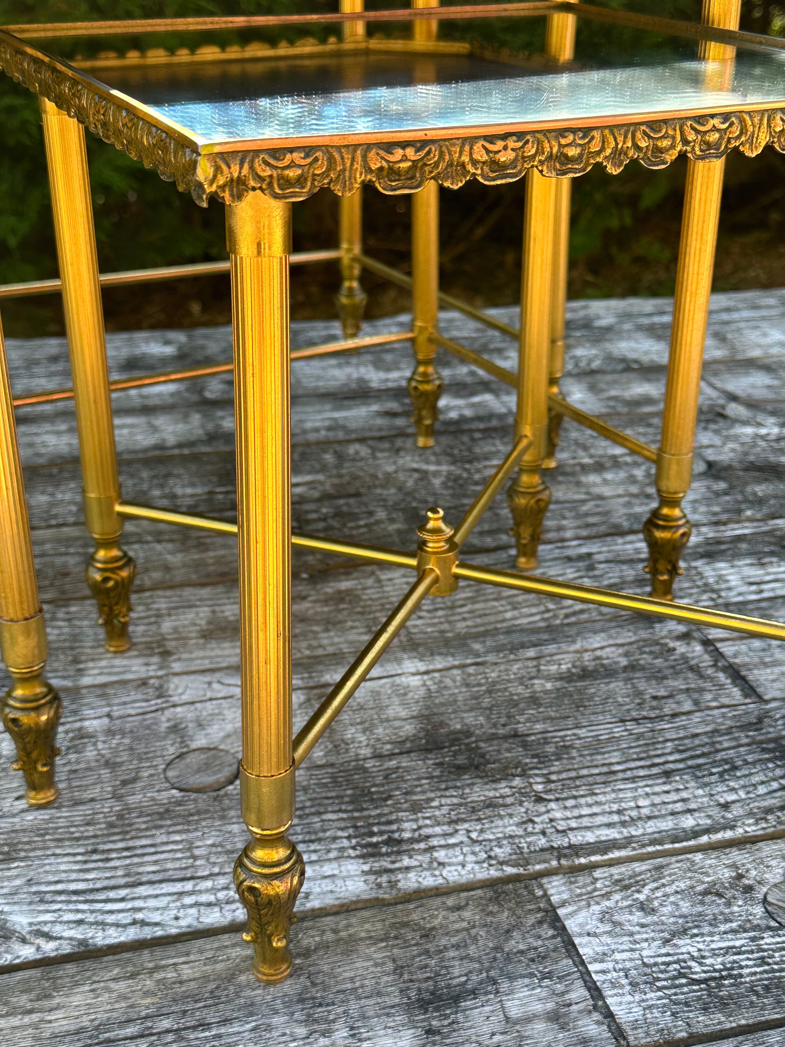 Vintage 70's nesting table in brass and mirror