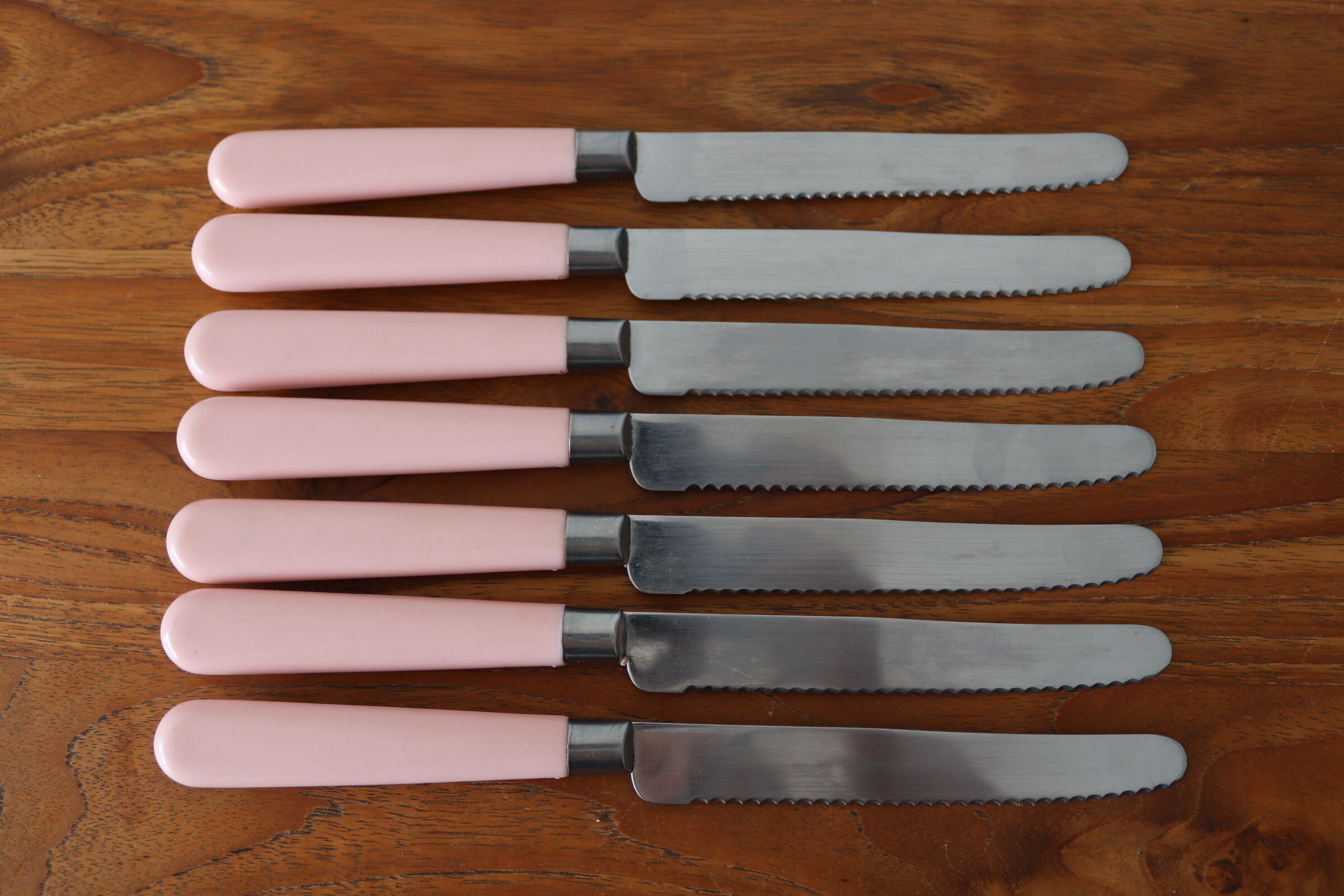 6 couteaux roses acier inox molybdene