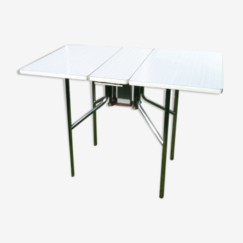 Table en formica blanc