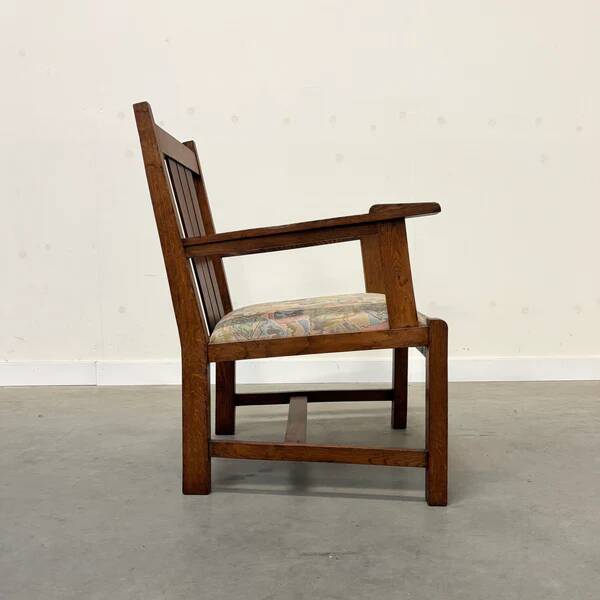 Oak armchair from the School of The Hague, Dutch Art Deco circa 1920 (1 of 2)